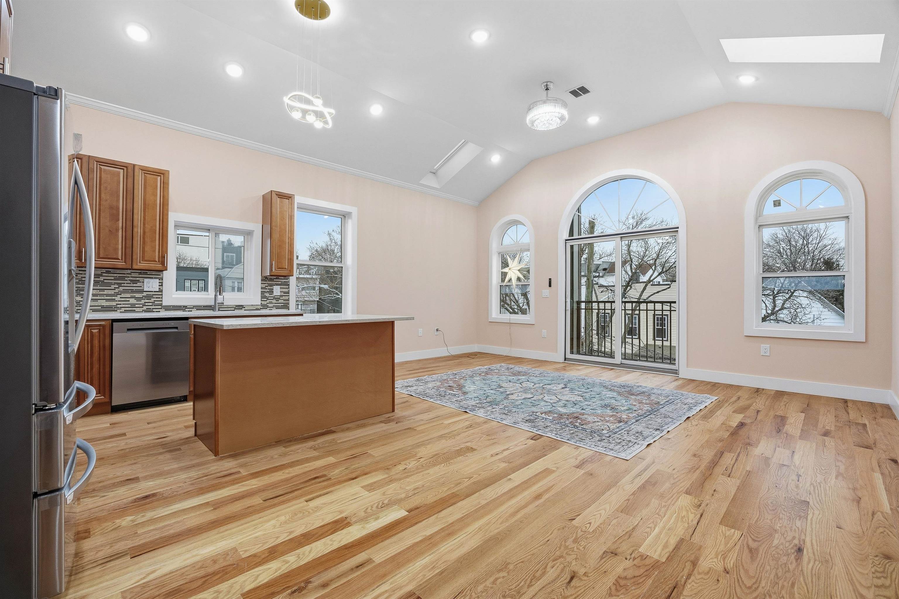 156 LEONARD ST - Photo 5