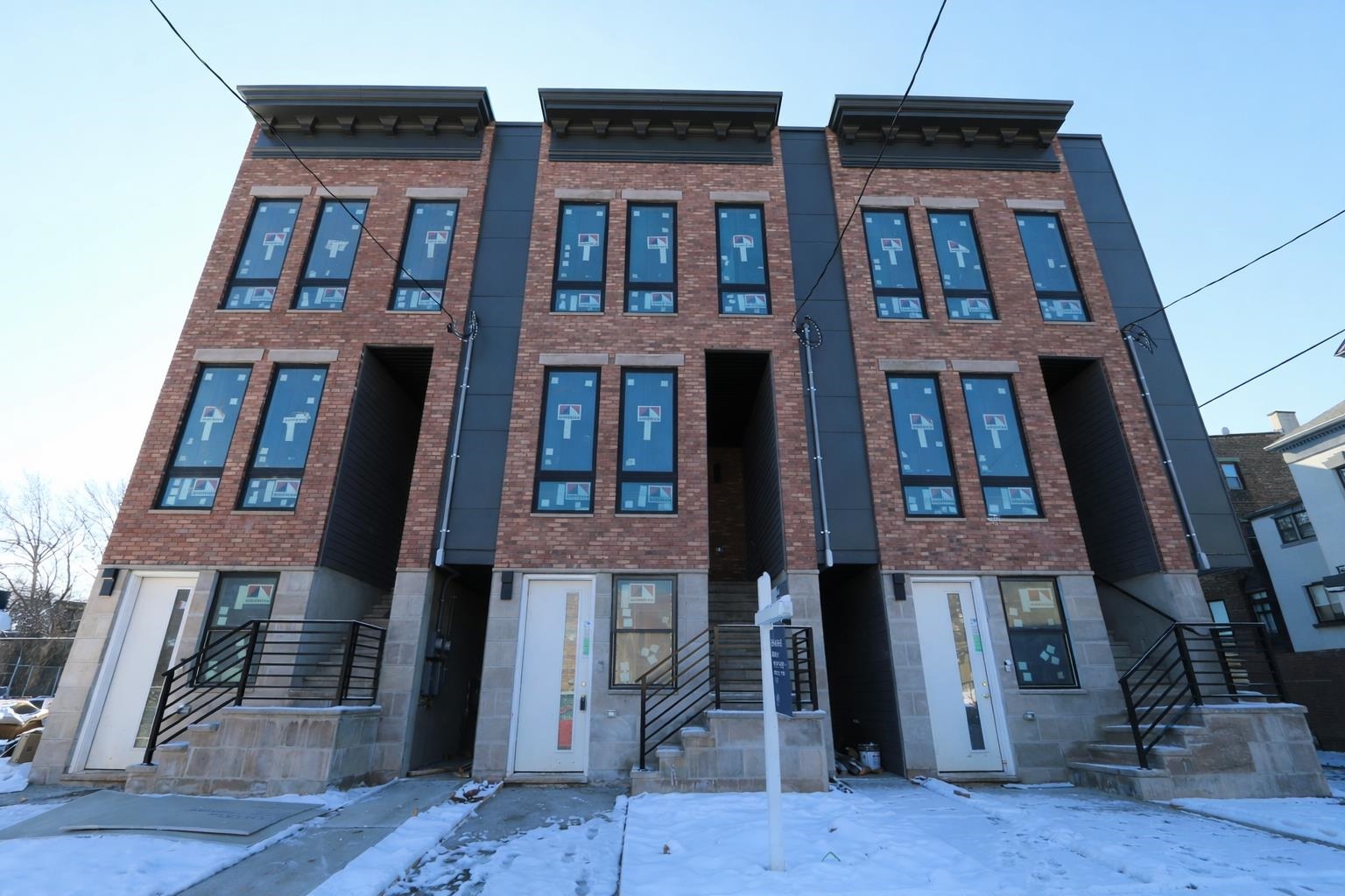 27 CLINTON AVE - Photo 1