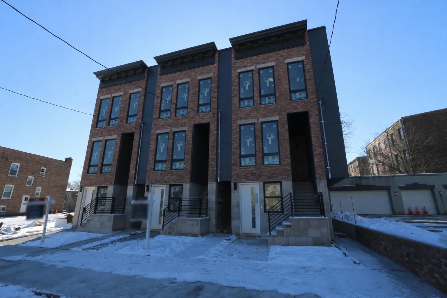 27 CLINTON AVE - Photo 2