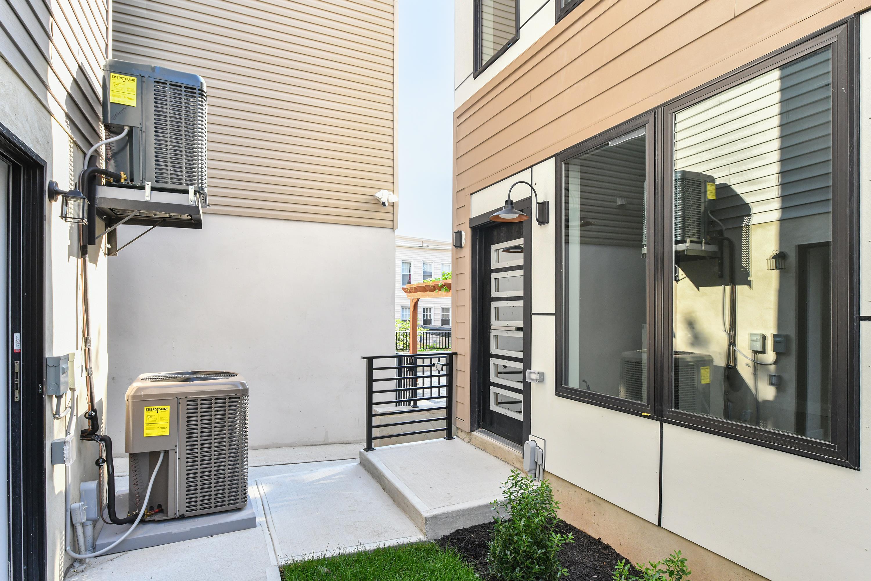 221 COLUMBIA AVE - Photo 2