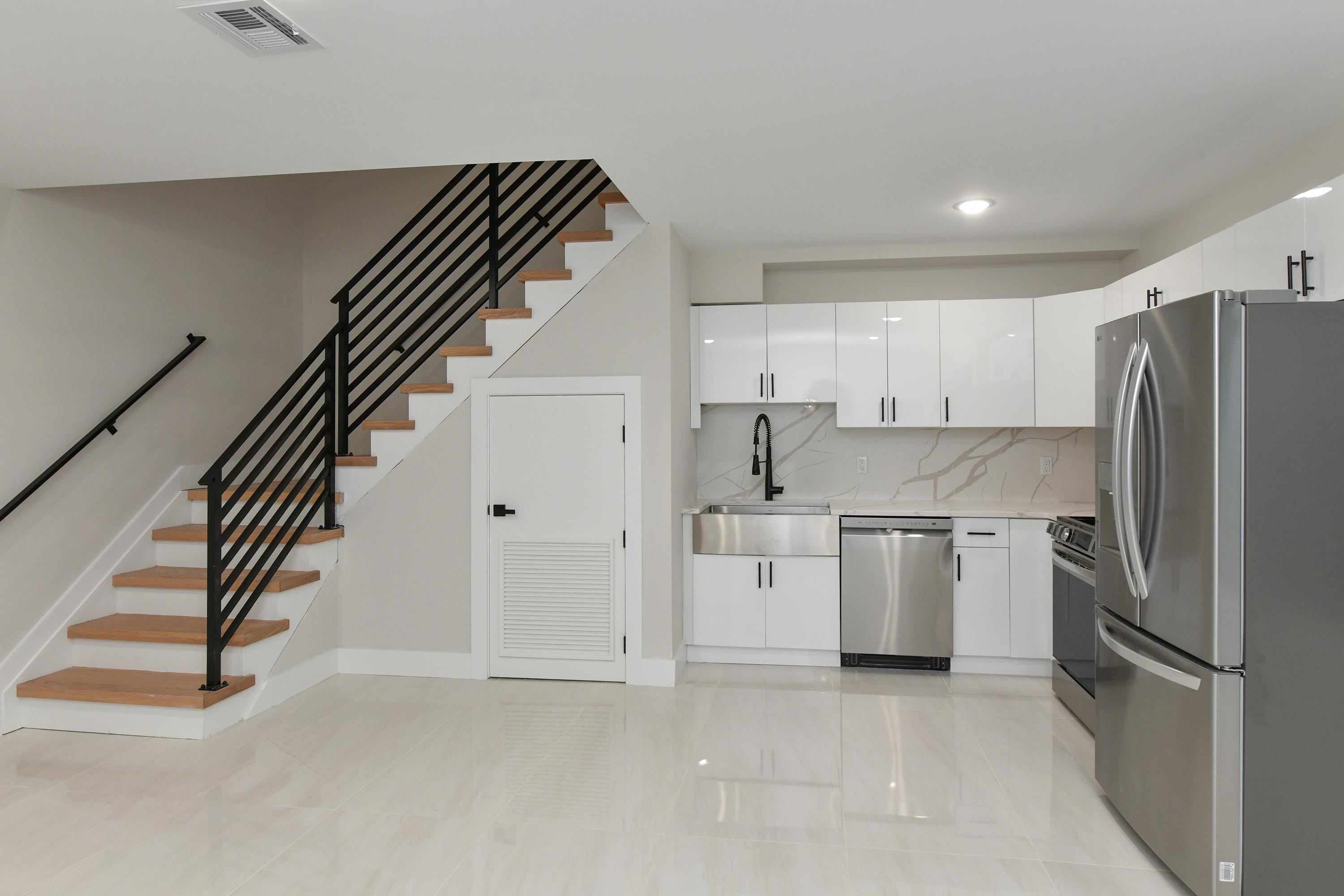 221 COLUMBIA AVE - Photo 4