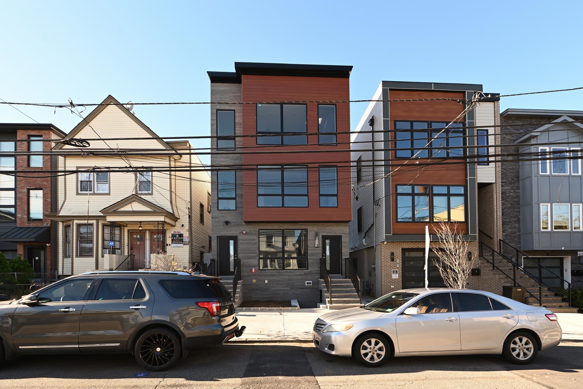 99 THORNE ST - Photo 1