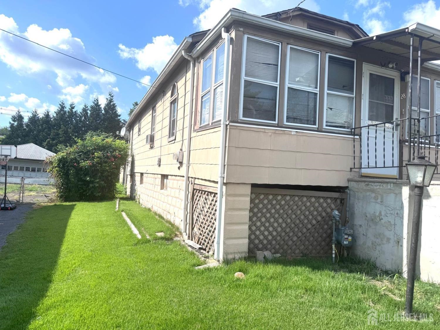 28 SILZER AVE - Photo 4