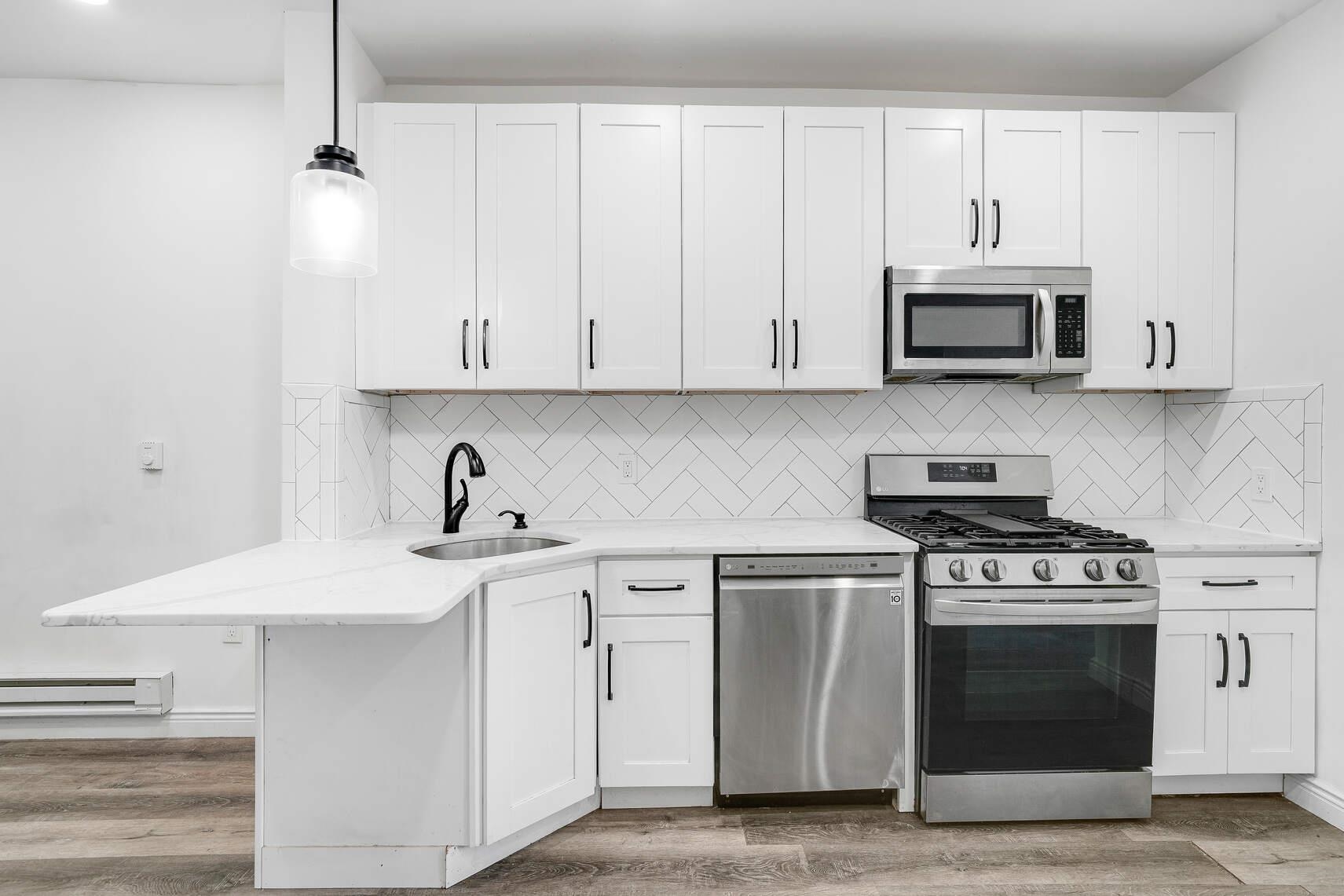 609 NEW YORK AVE - Photo 1