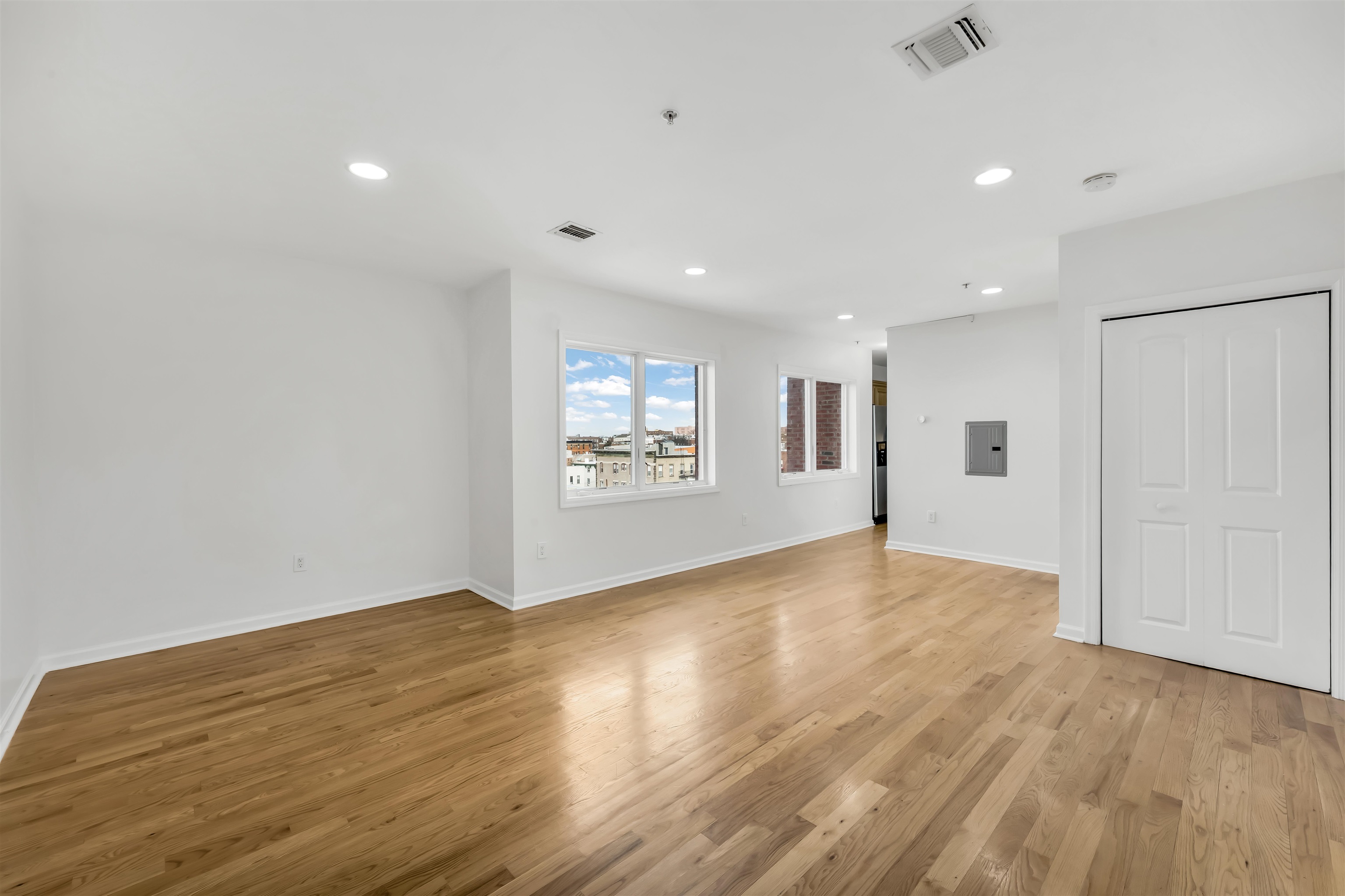 605 NEW YORK AVE - Photo 2