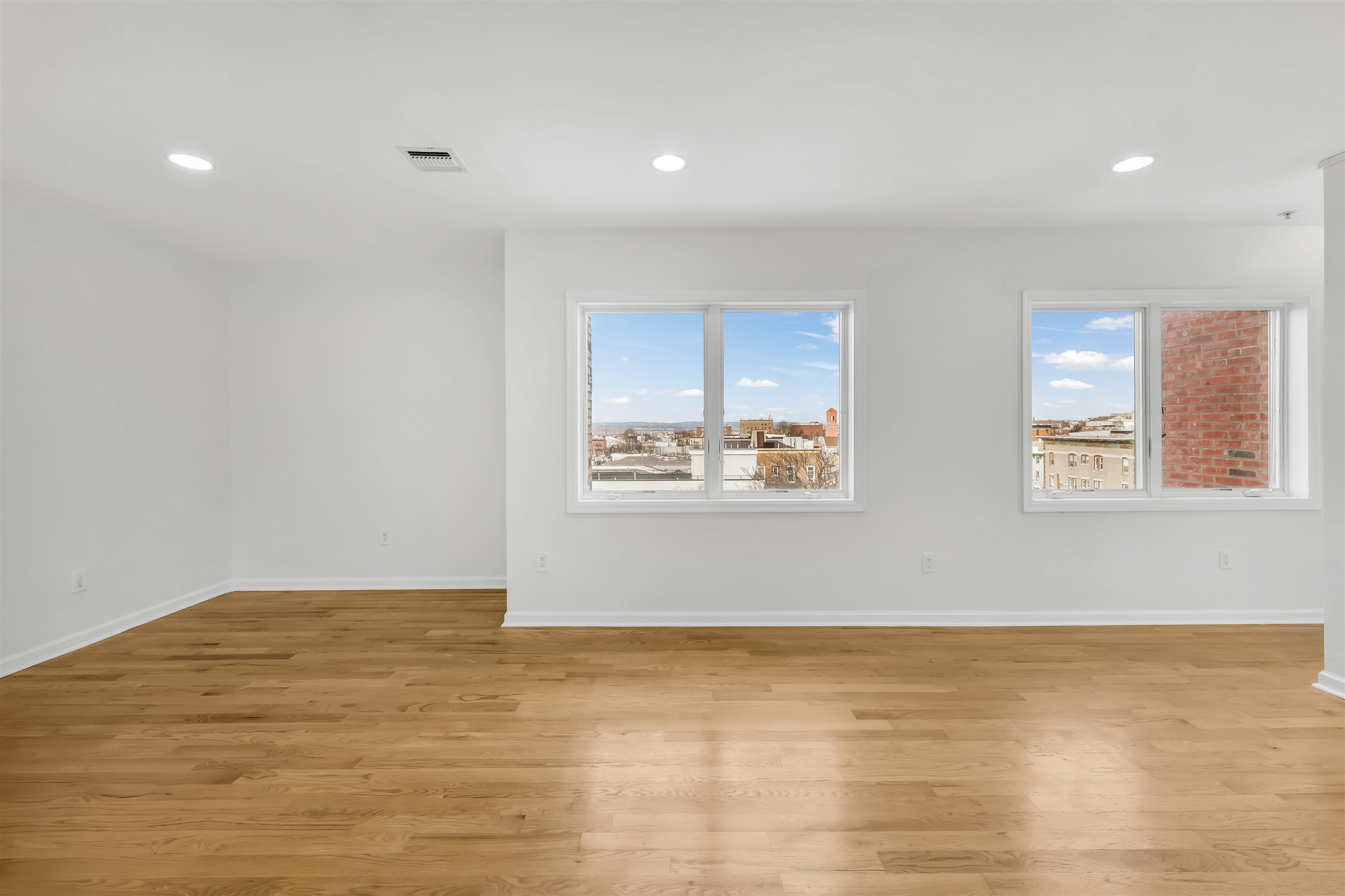 605 NEW YORK AVE - Photo 3