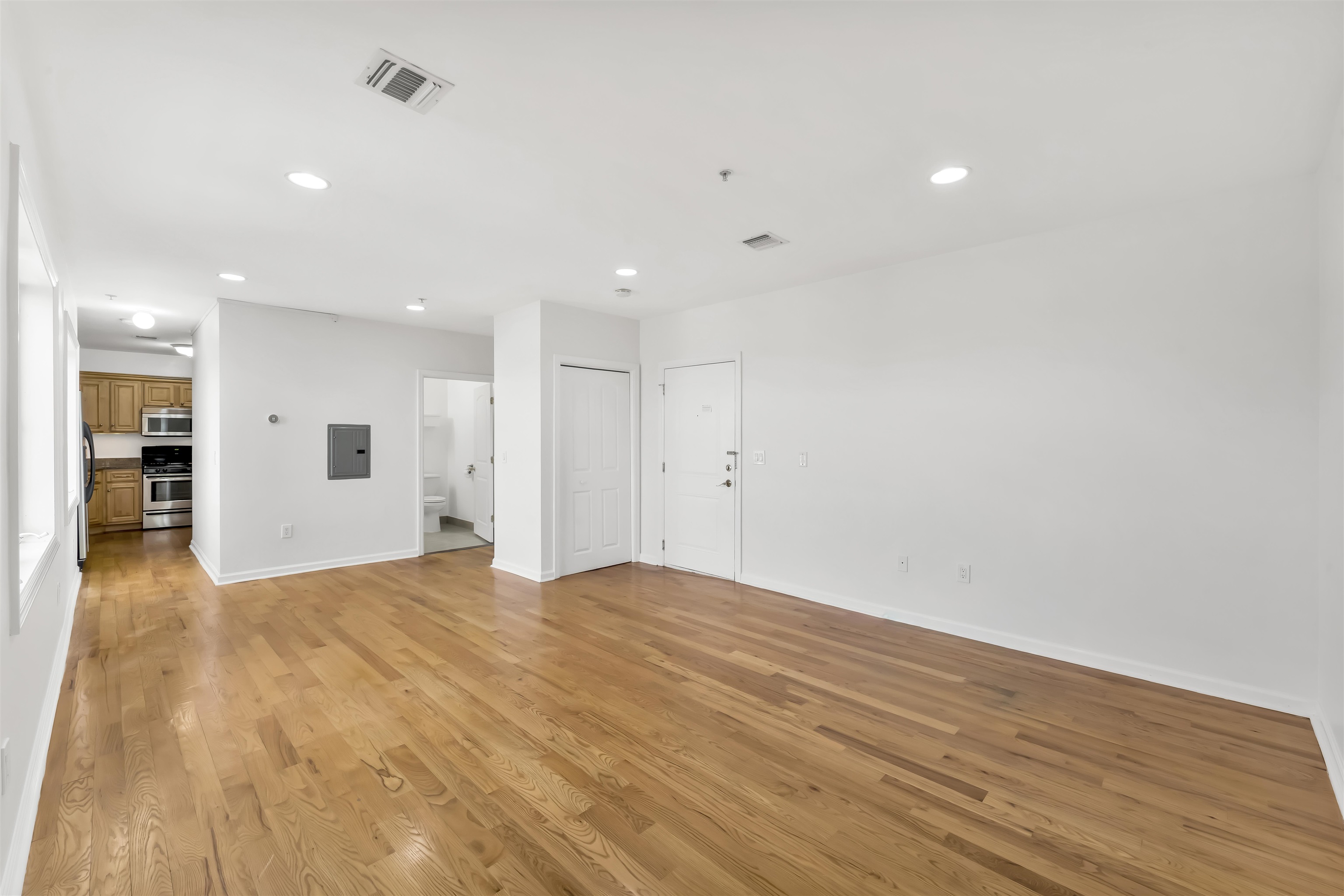 605 NEW YORK AVE - Photo 5