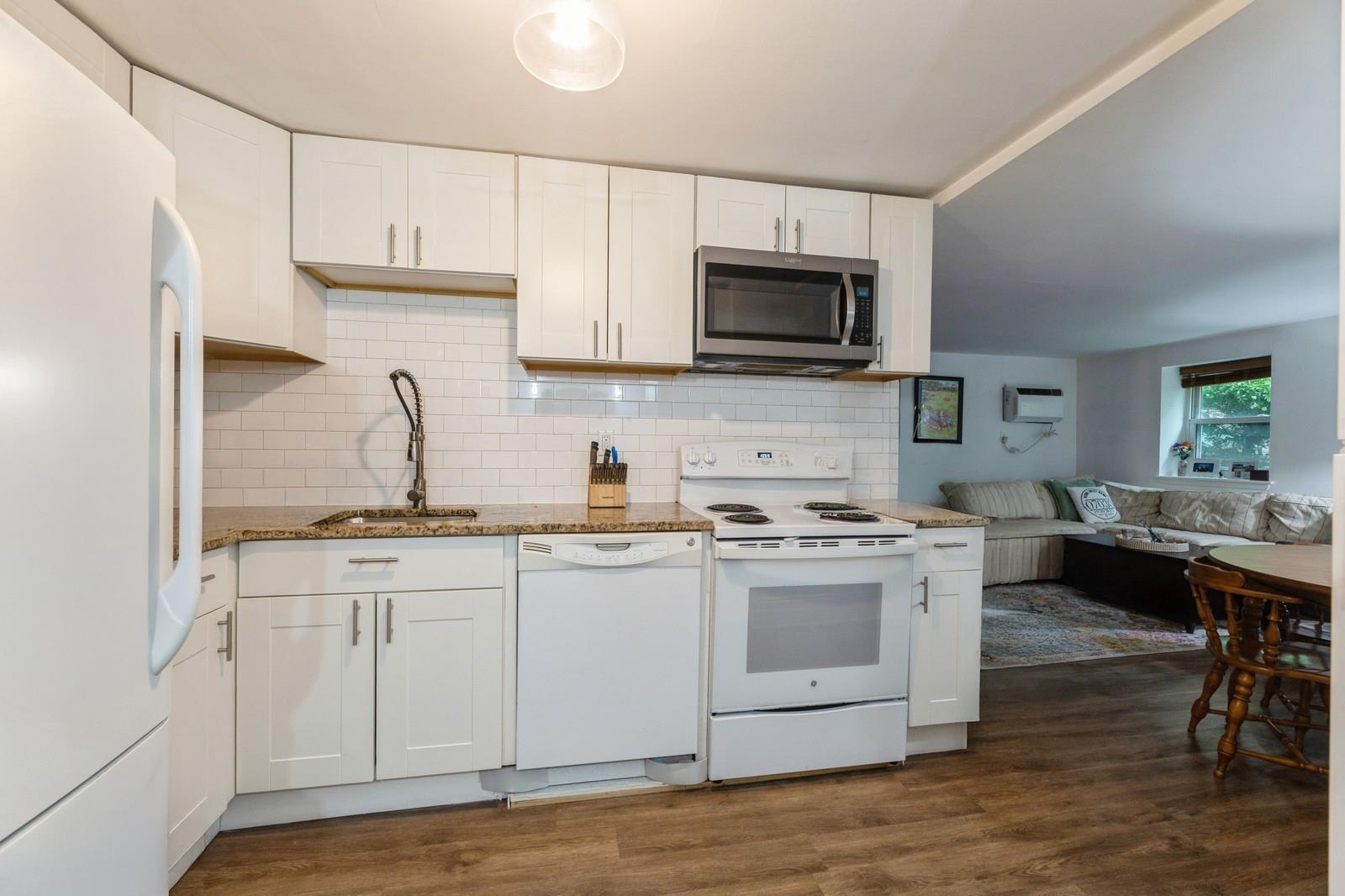 1016 WILLOW AVE - Photo 5