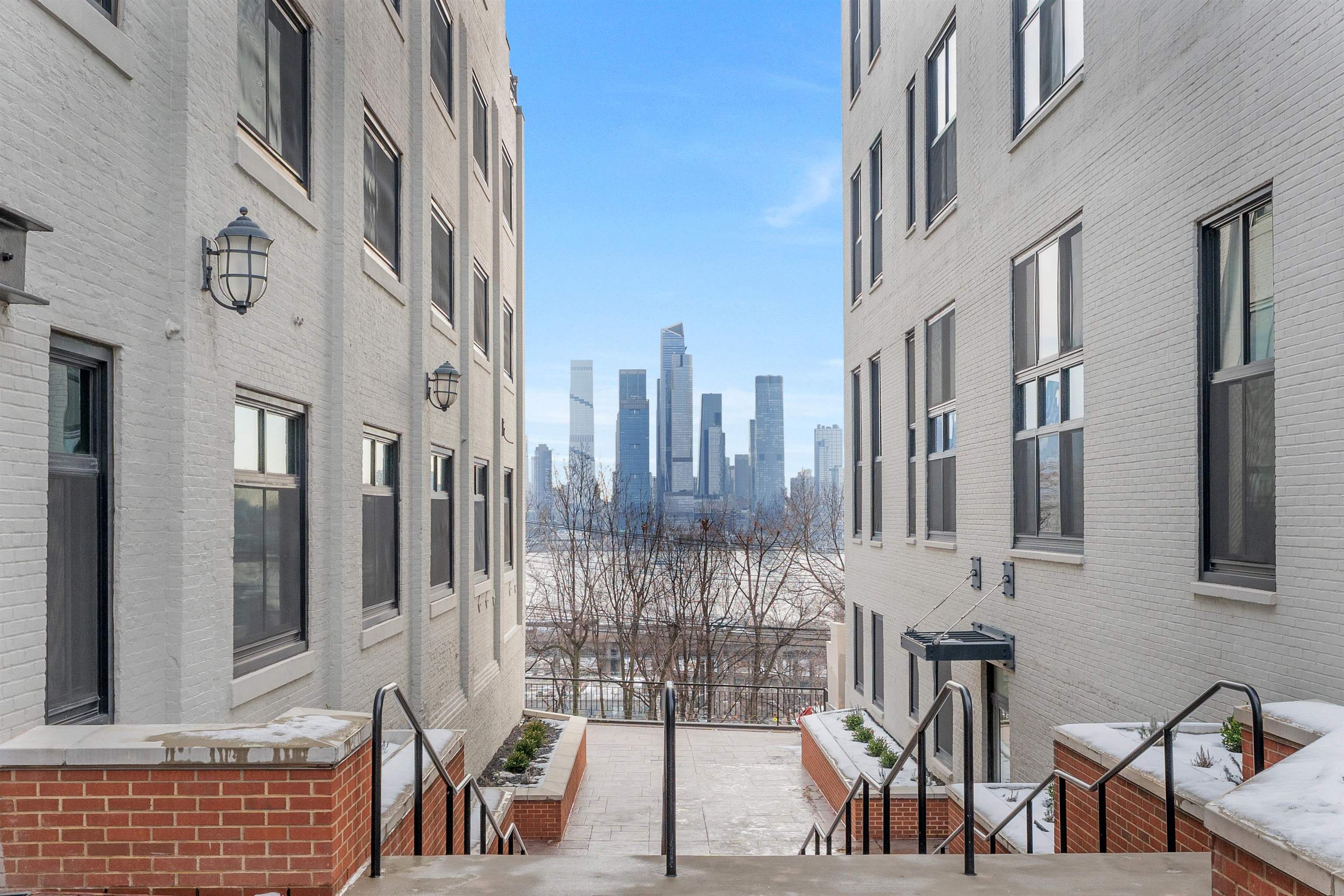 518 GREGORY AVE - Photo 2