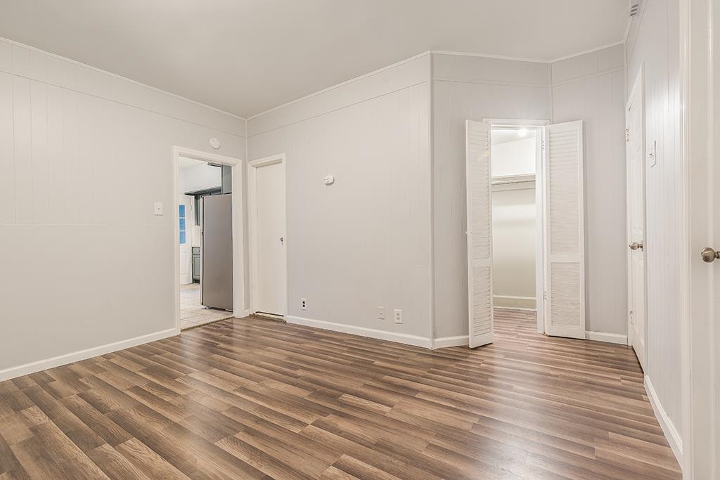 342 AVENUE E - Photo 3