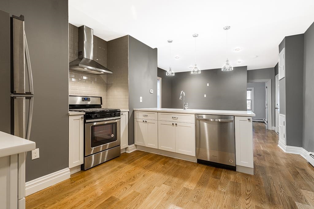 194 HOPKINS AVE - Photo 3