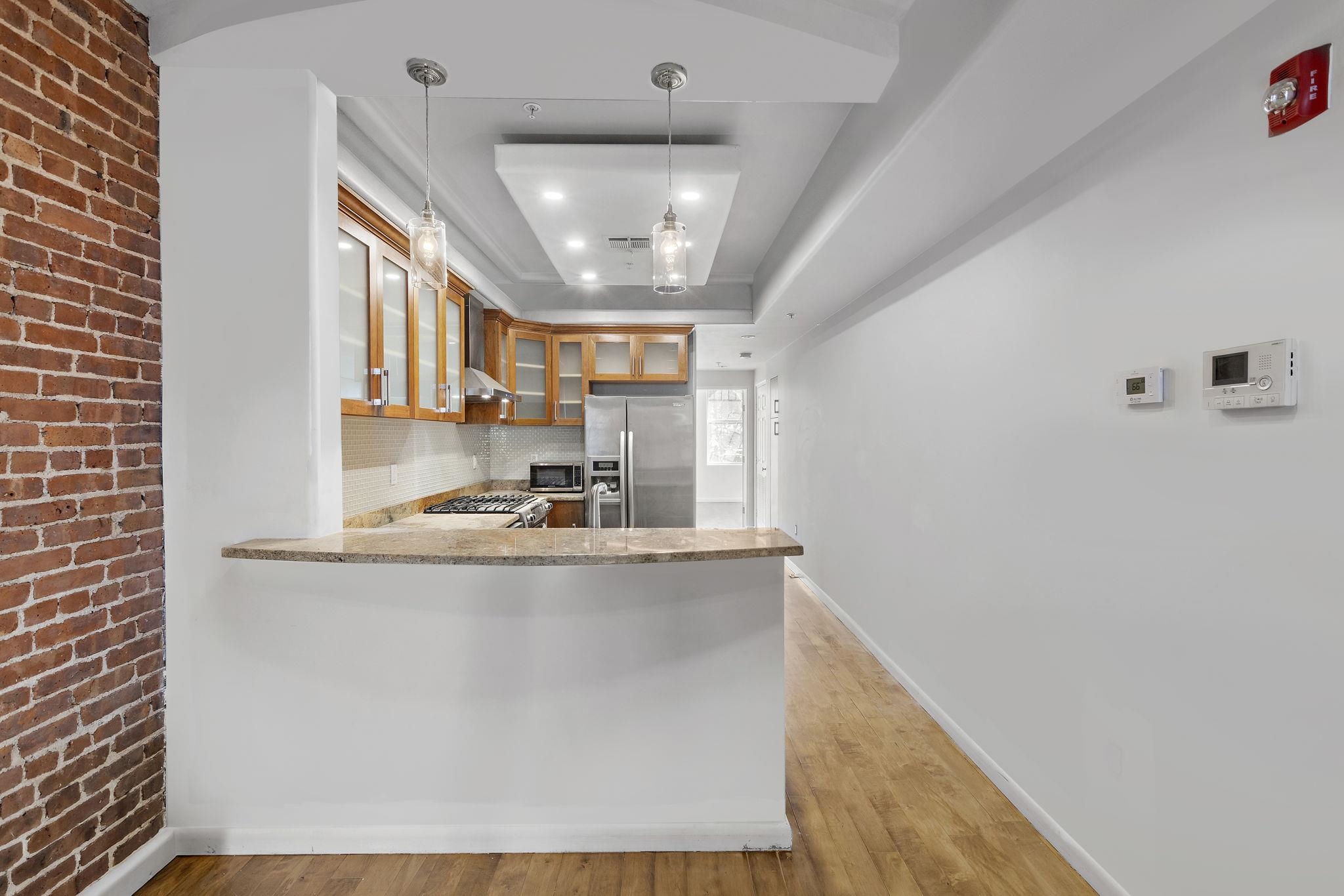 933 GARDEN ST - Photo 4