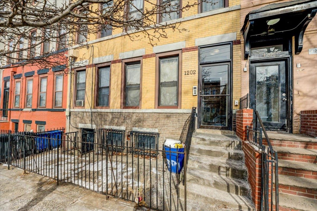 1202 13TH ST - Photo 3