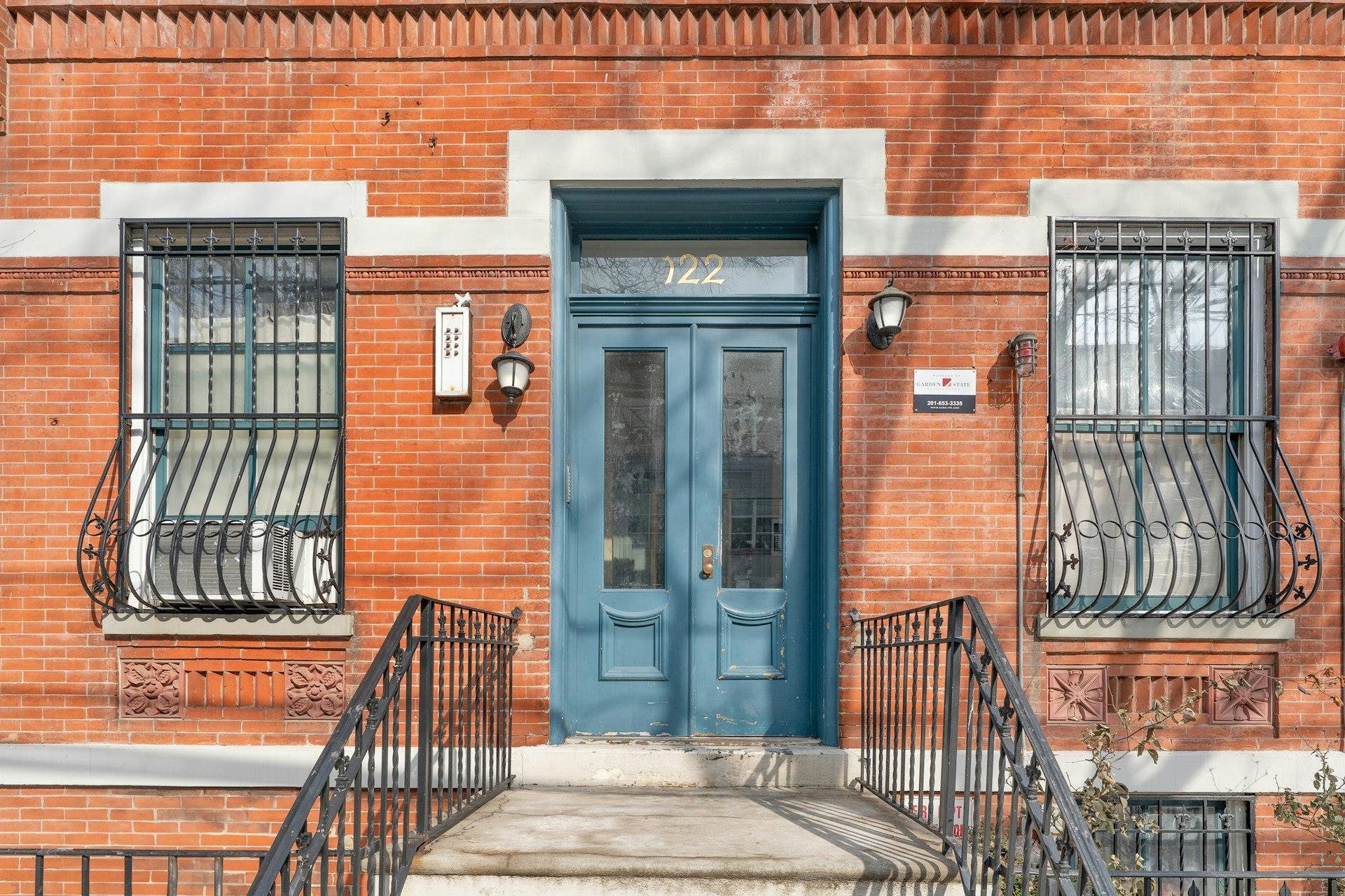 122 BRIGHT ST - Photo 1