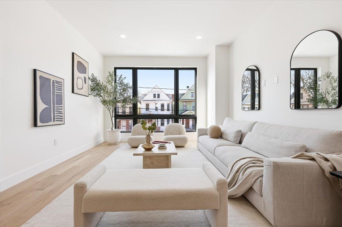 16 DWIGHT ST - Photo 4