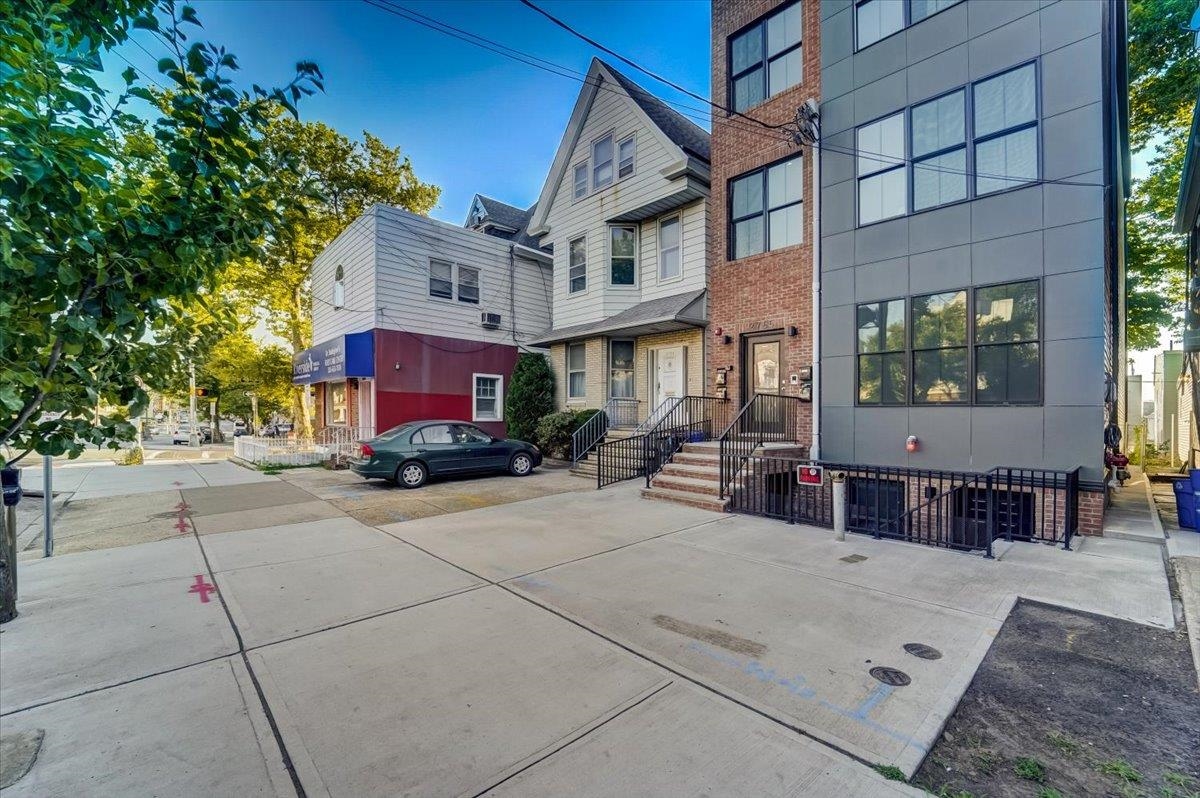 2765 KENNEDY BLVD - Photo 2