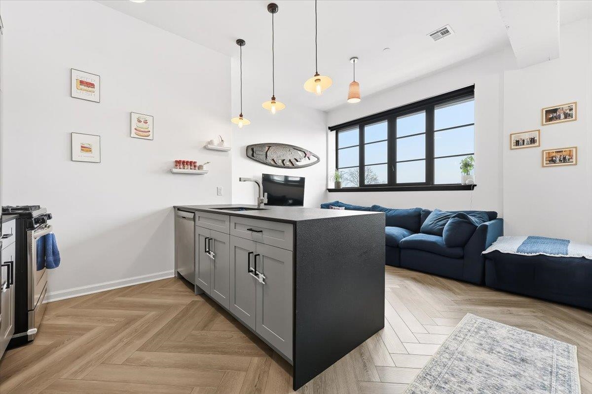 142 CHARLES ST - Photo 1