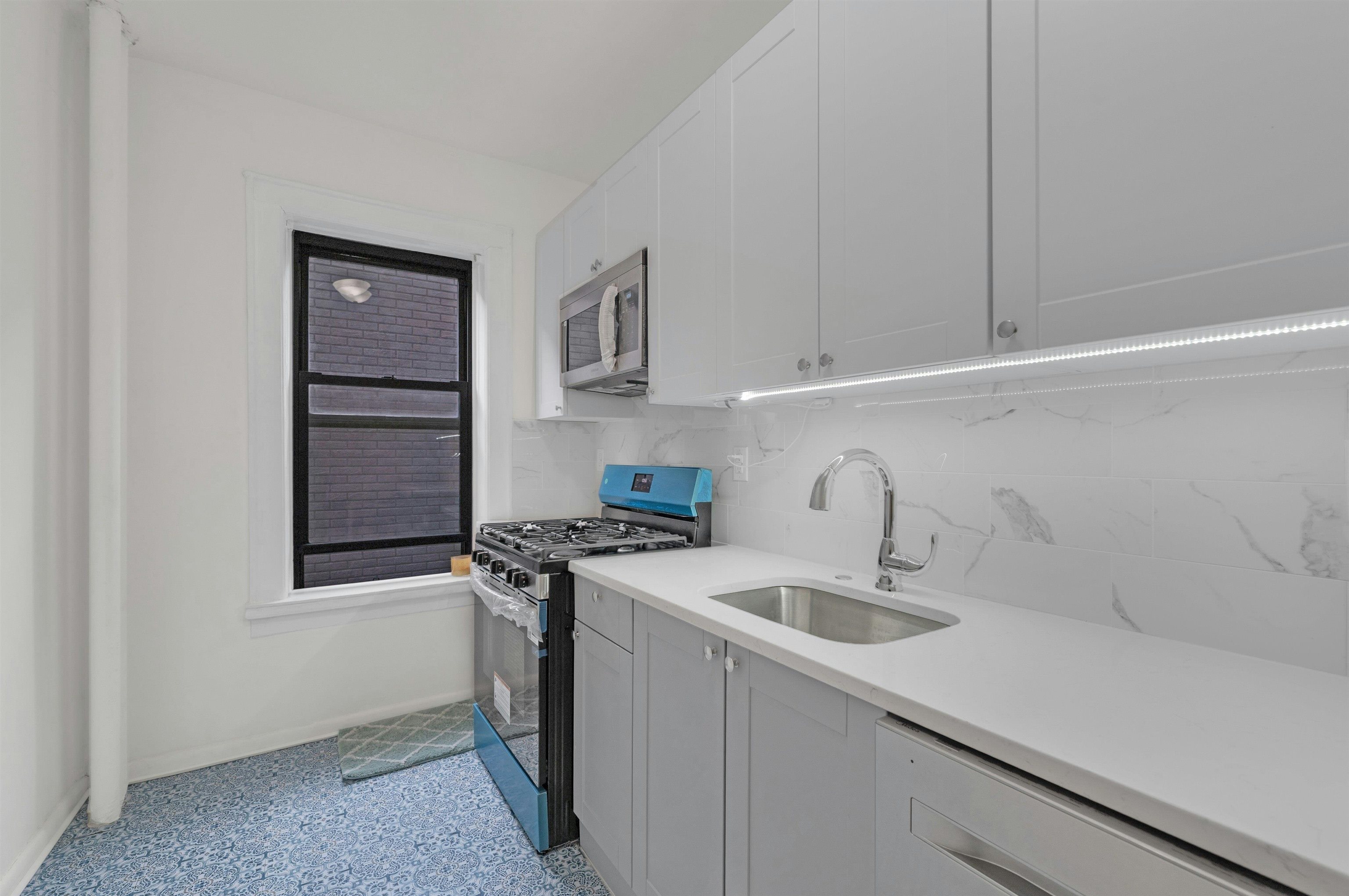 277 HARRISON AVE - Photo 4