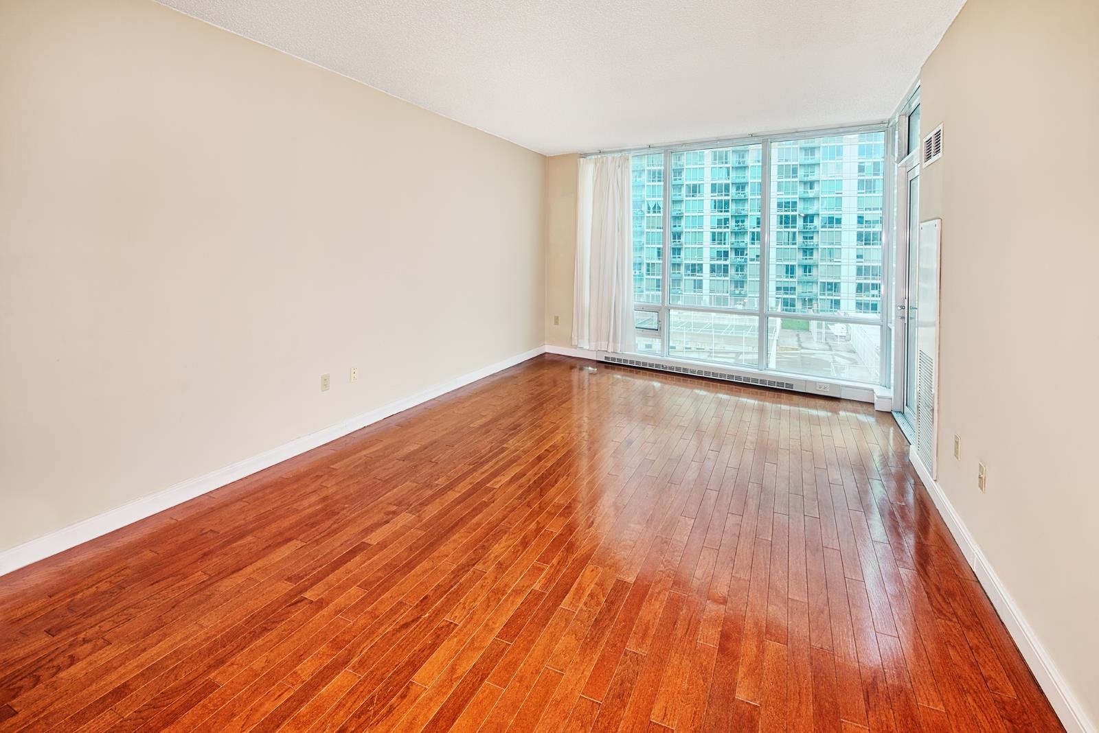 20 NEWPORT PARKWAY - Photo 5