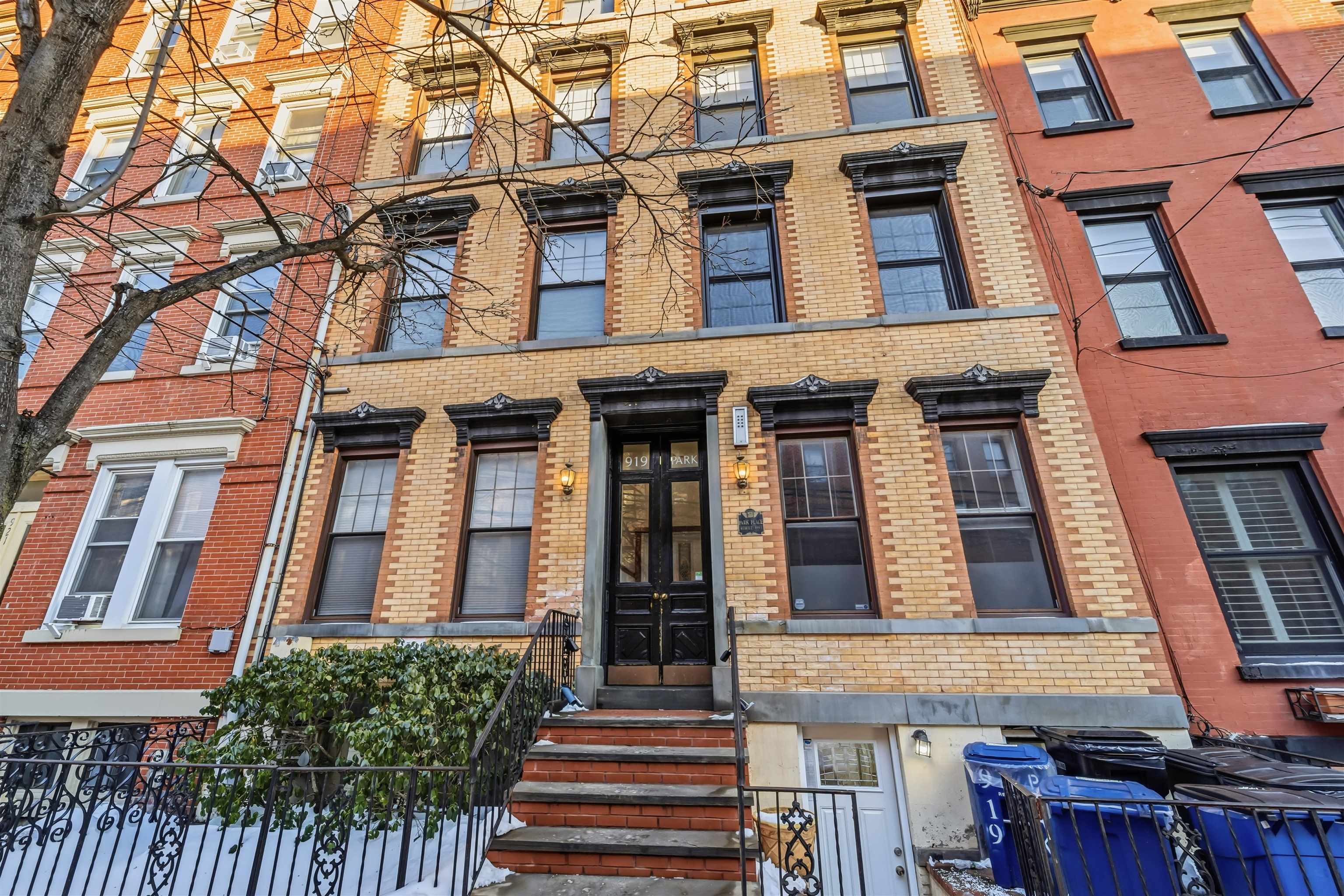 919 PARK AVE - Photo 1