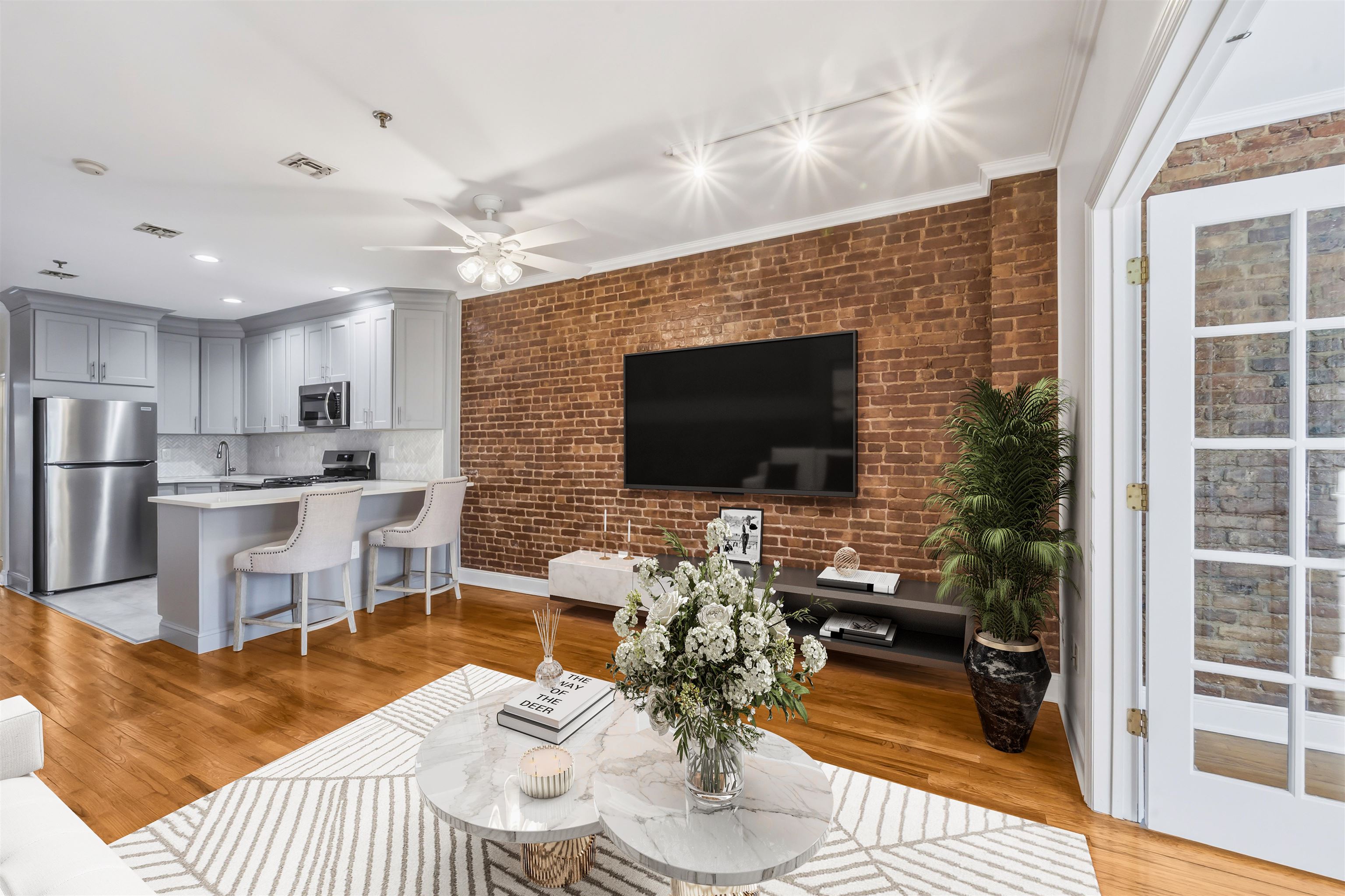 919 PARK AVE - Photo 2