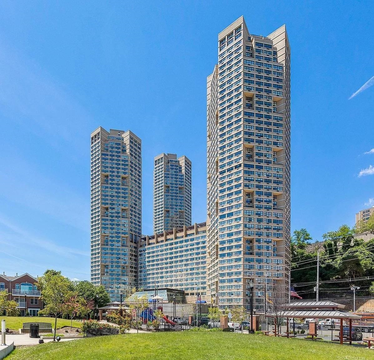 7002 BOULEVARD - Photo 1