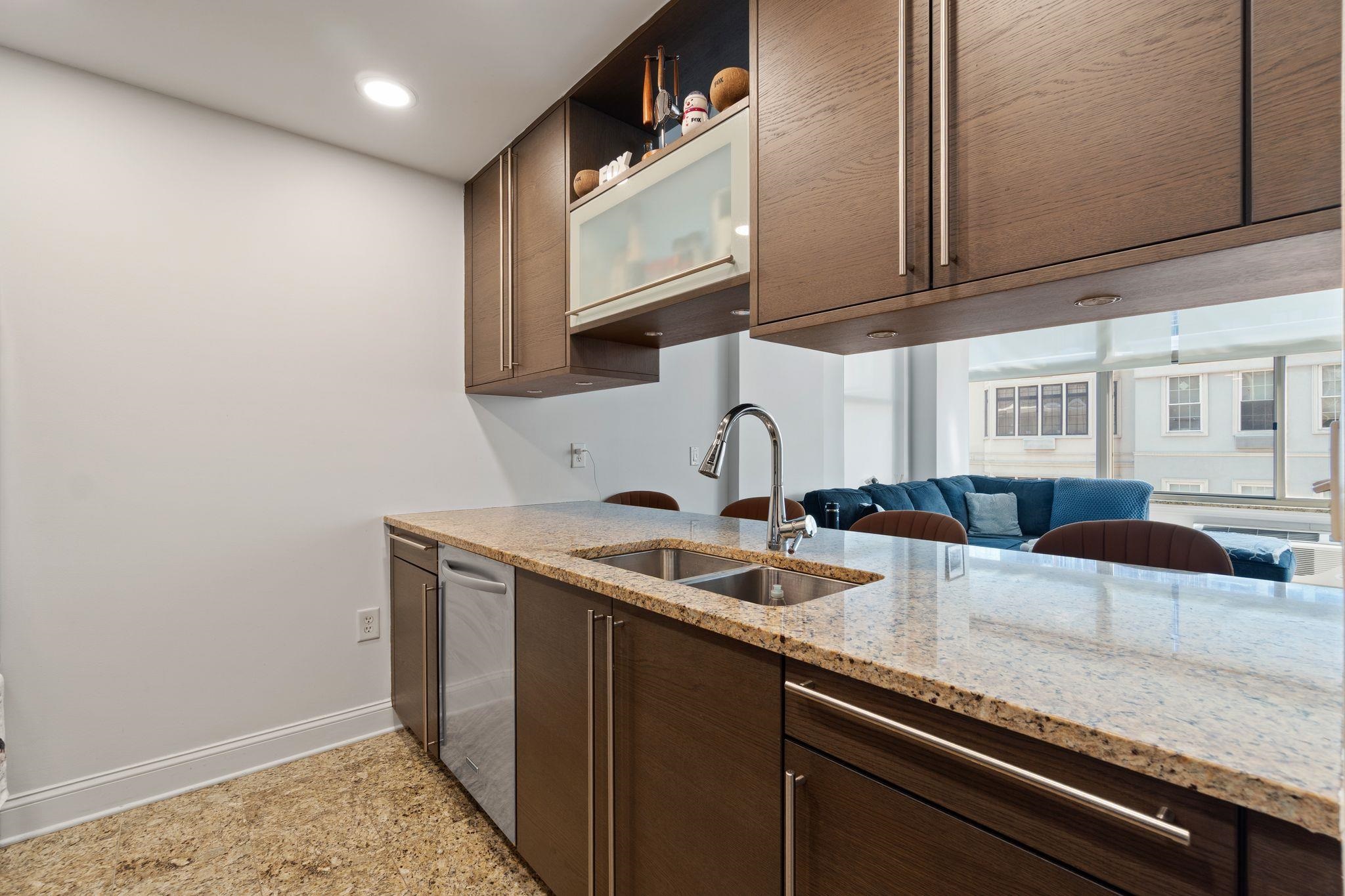 10 REGENT ST - Photo 4