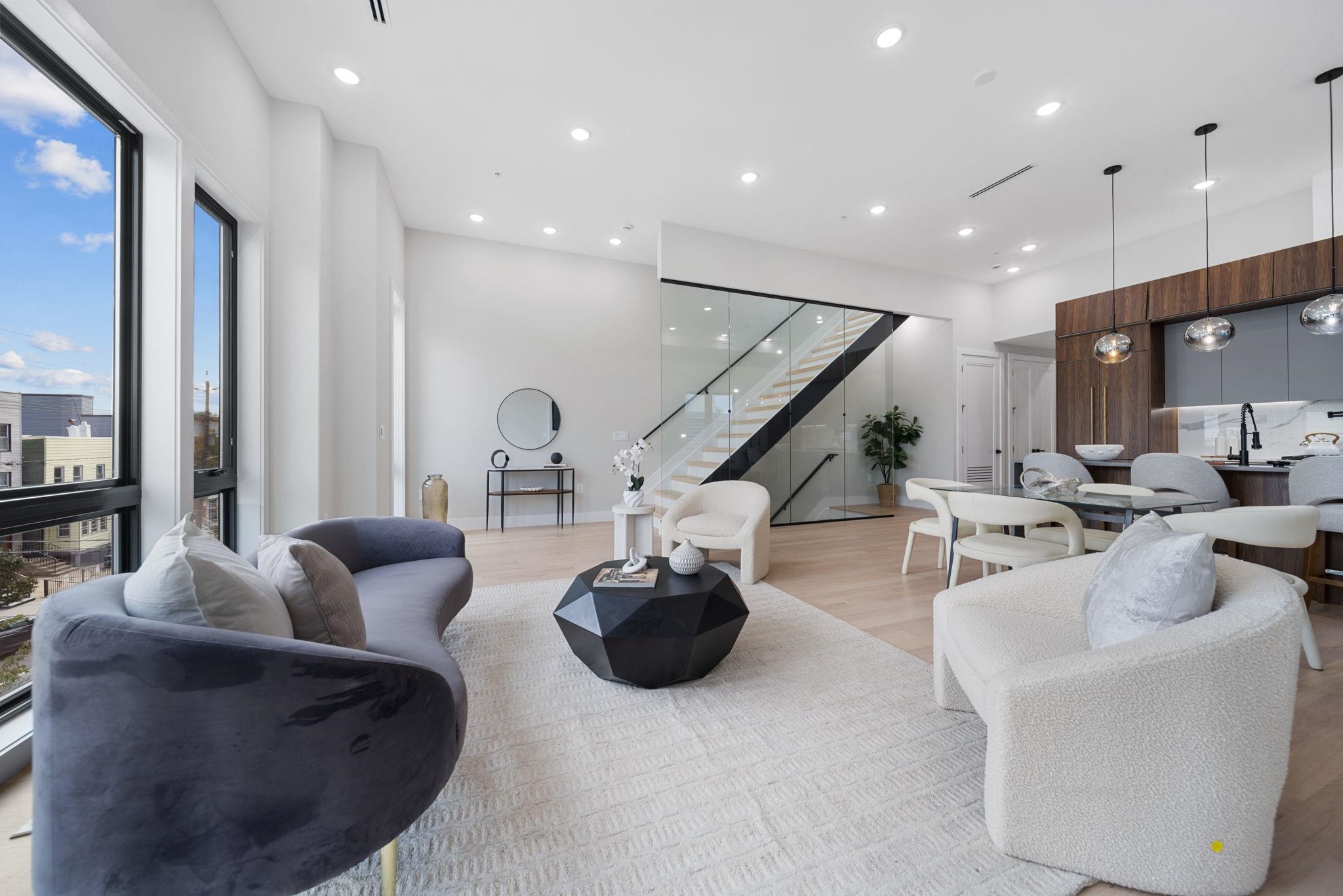 373 NEW YORK AVE - Photo 1