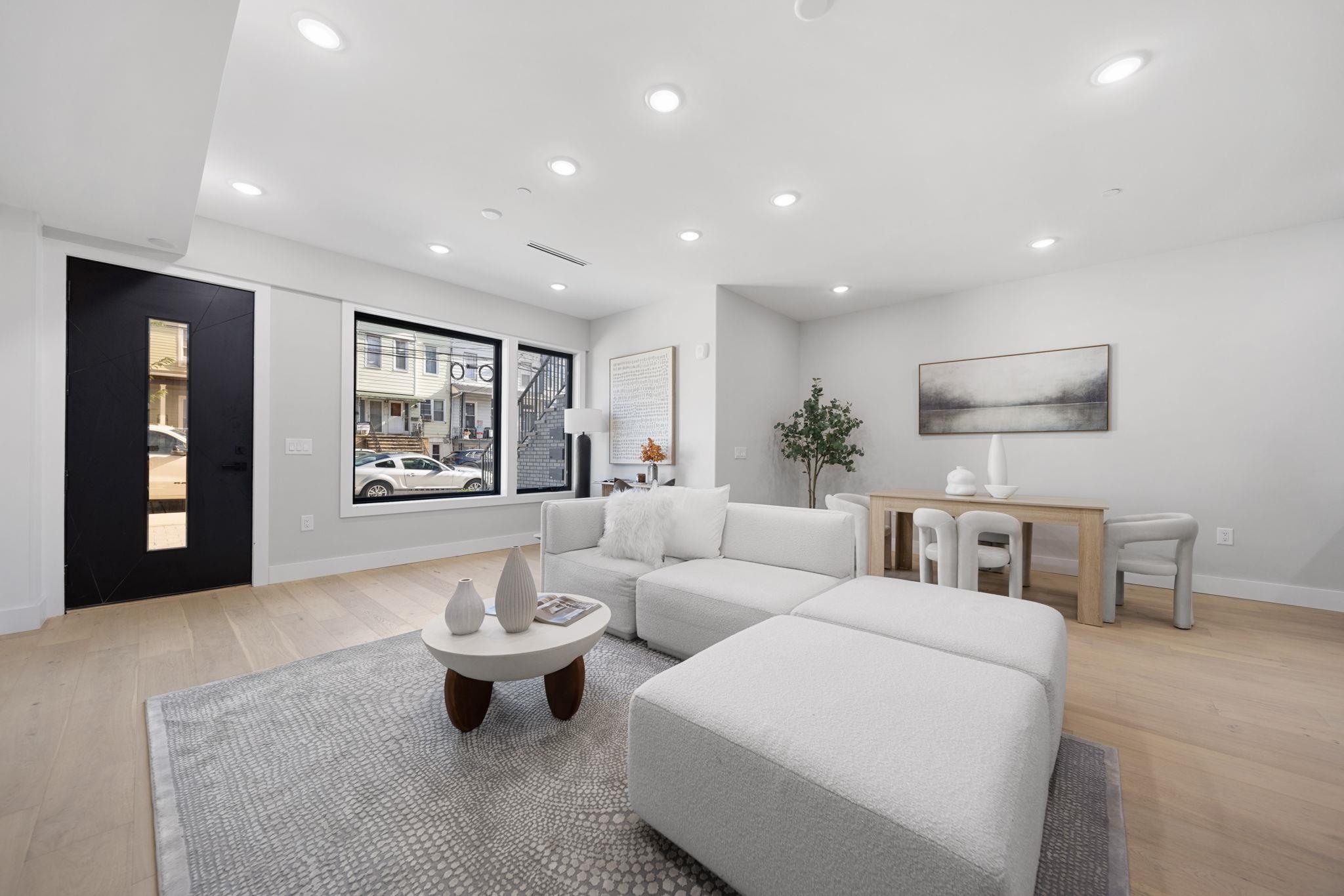 373 NEW YORK AVE - Photo 3