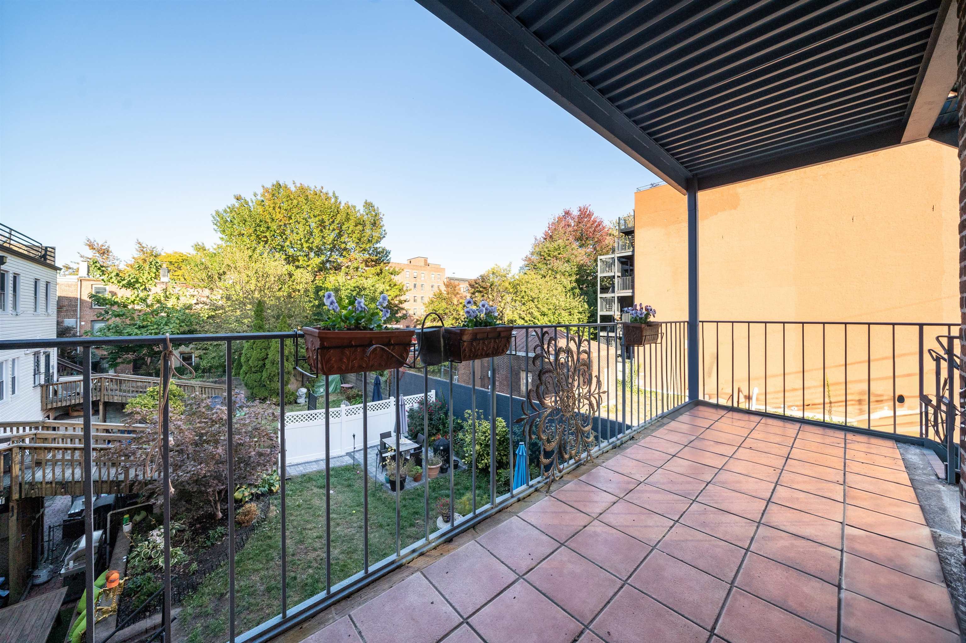 278 MONMOUTH ST - Photo 2