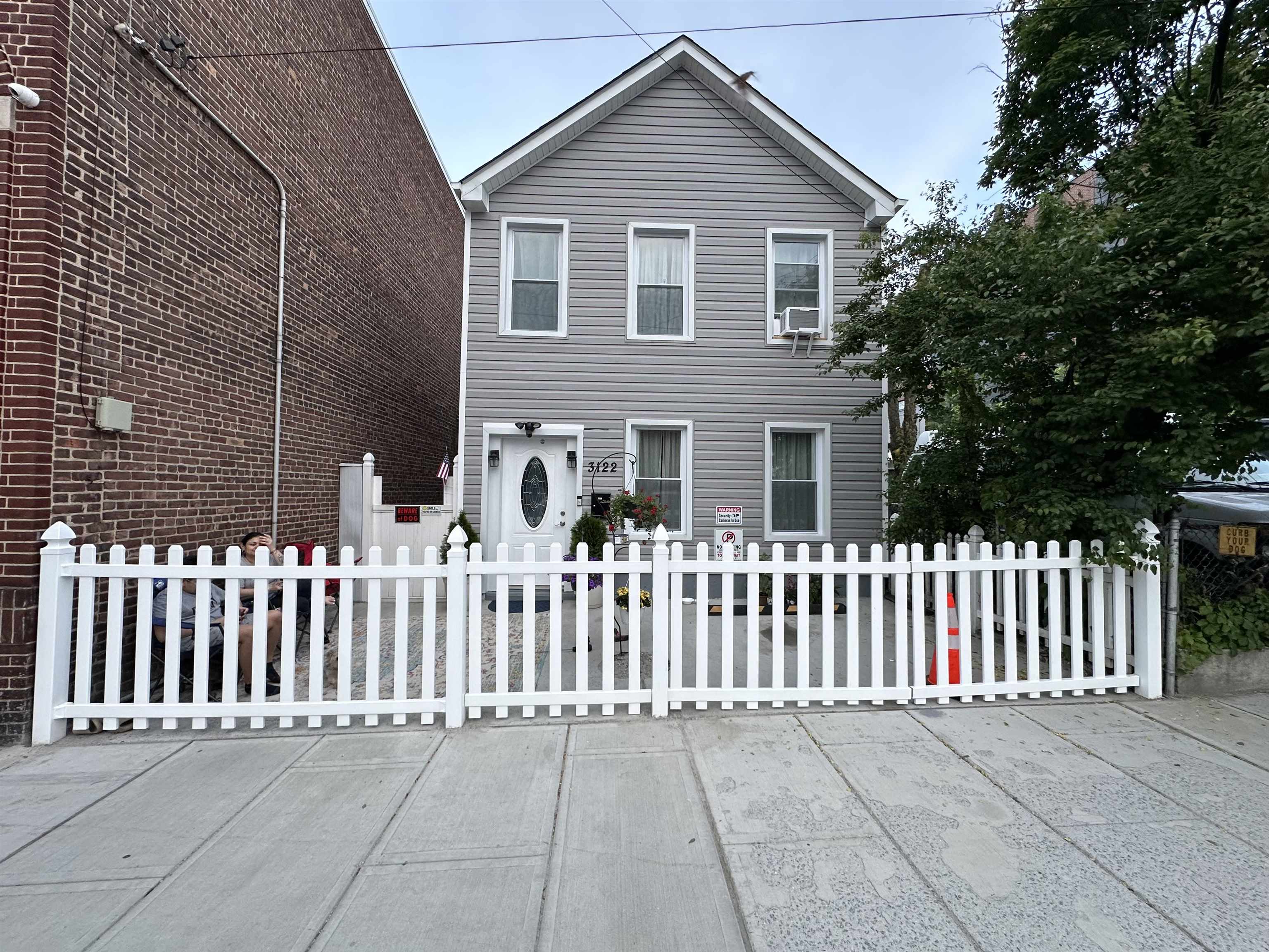 3122 SUMMIT AVE - Photo 1