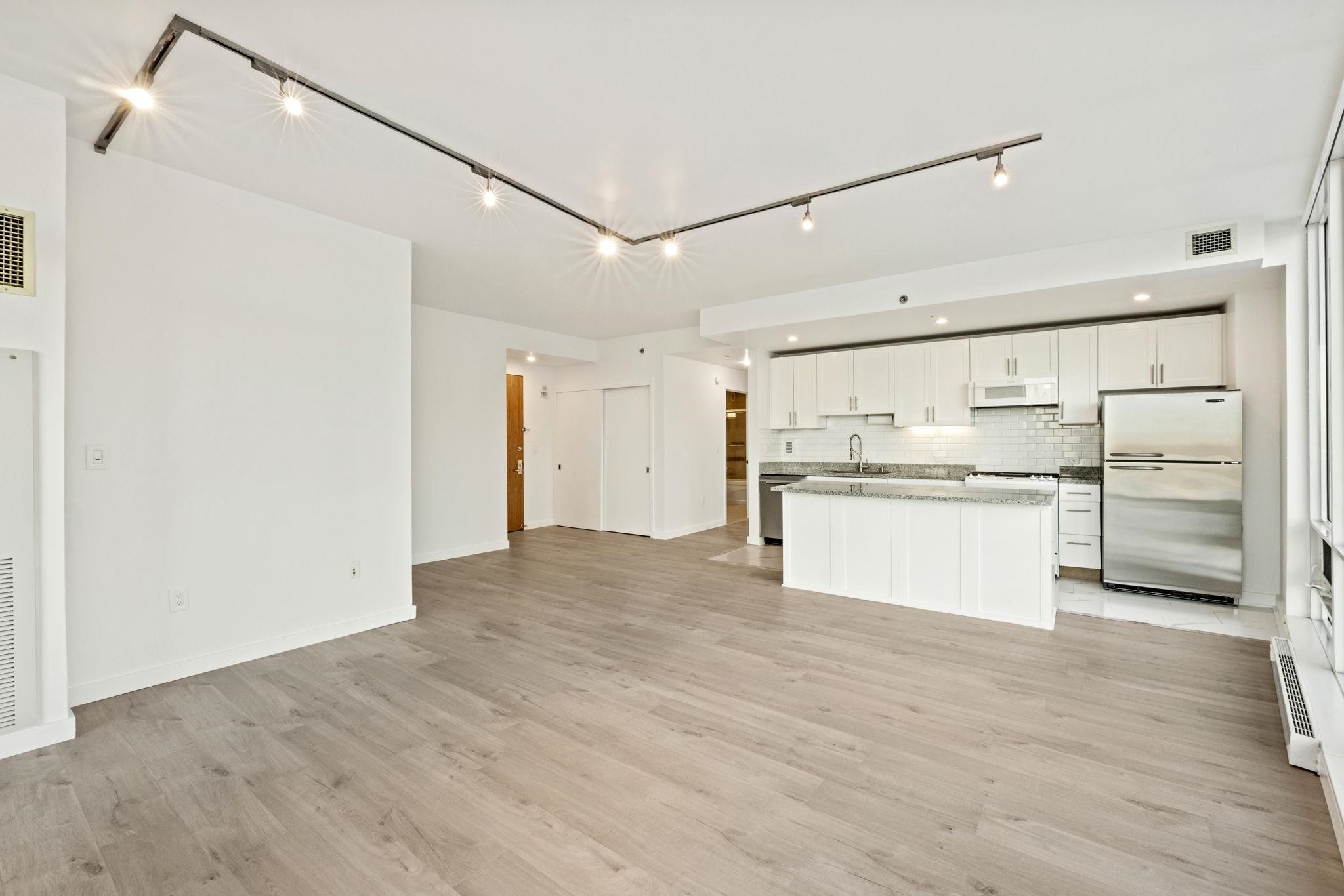 20 NEWPORT PARKWAY - Photo 2