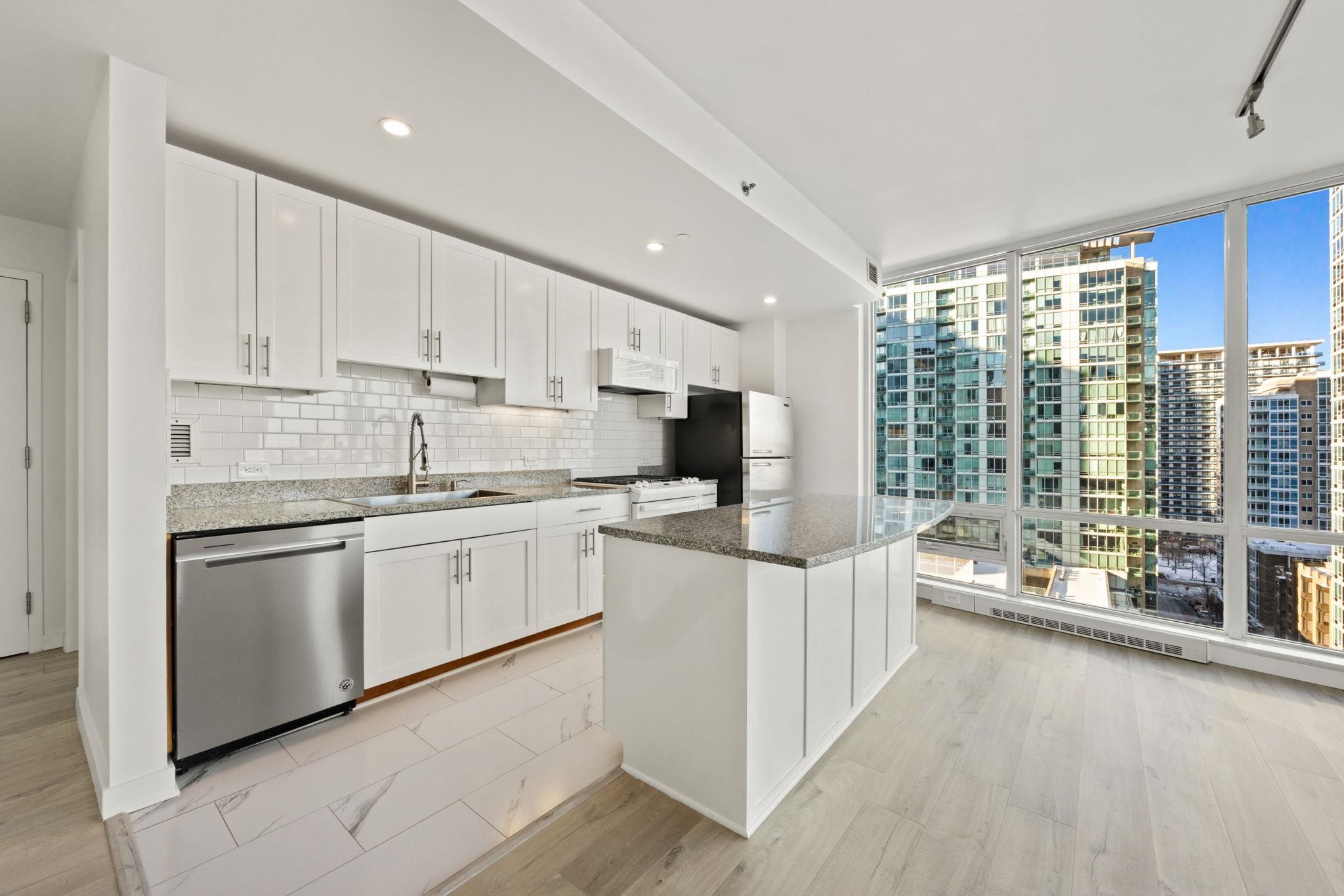 20 NEWPORT PARKWAY - Photo 3