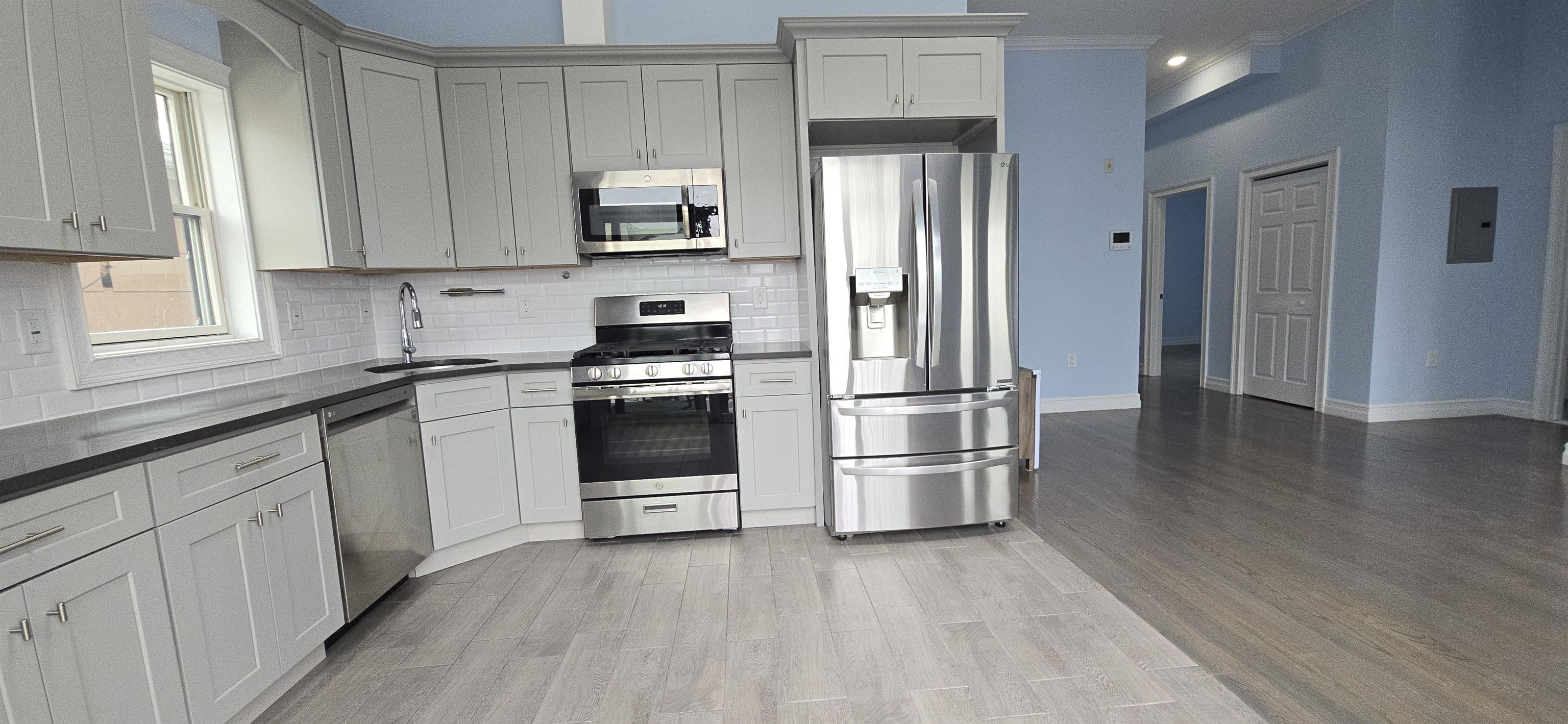 37 SPRUCE ST - Photo 3