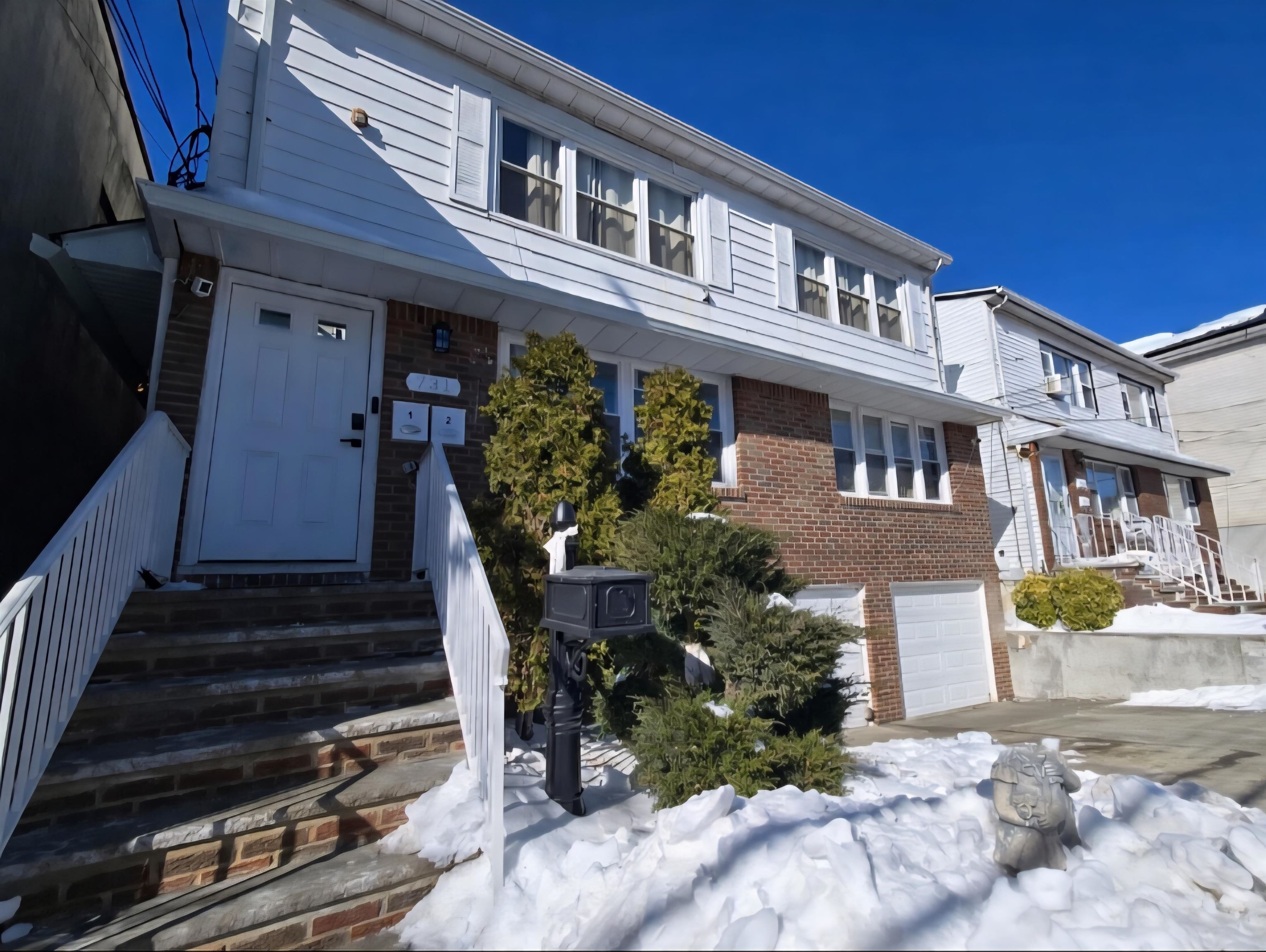 731 LIBERTY AVE - Photo 2