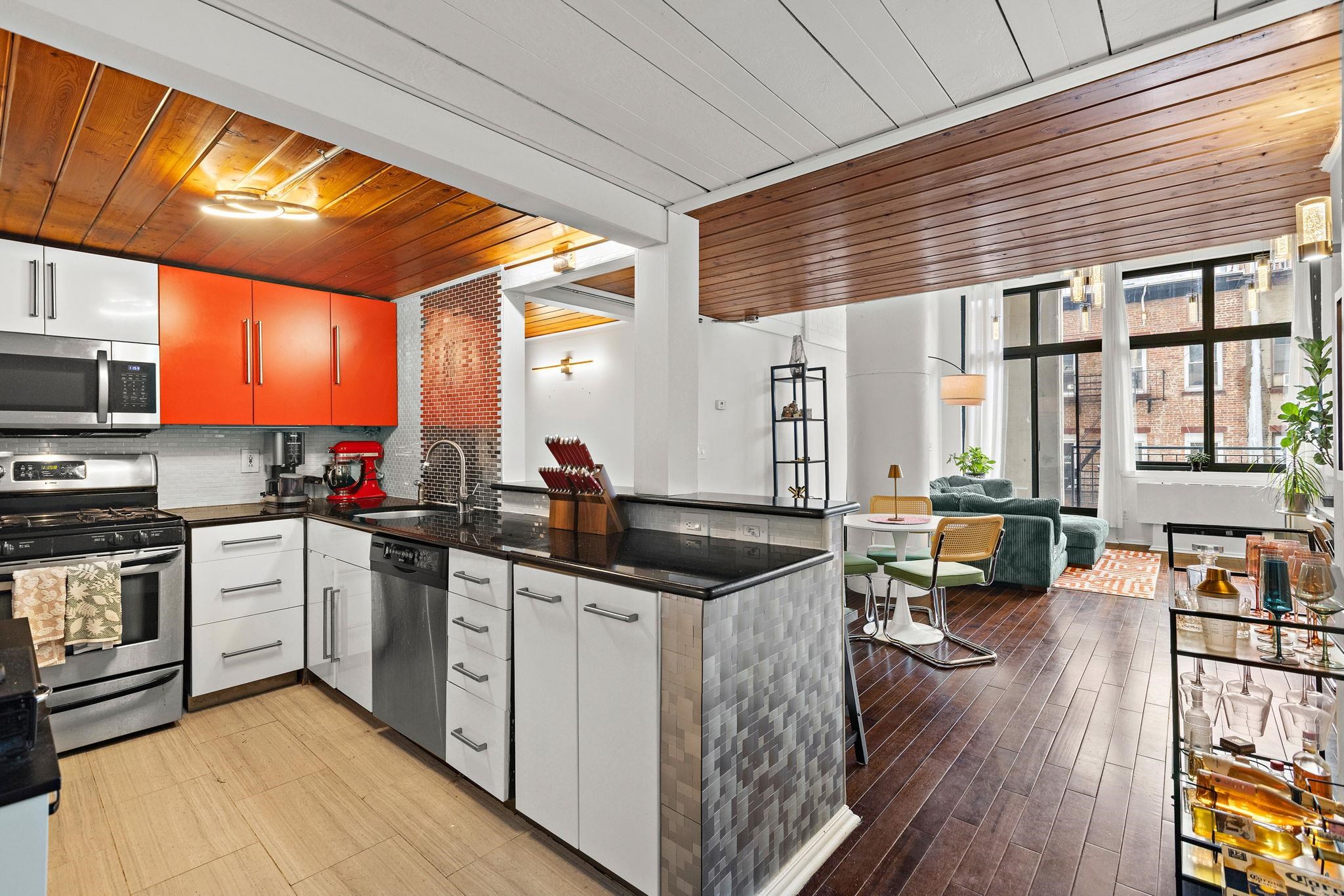 205 10TH ST - Photo 4