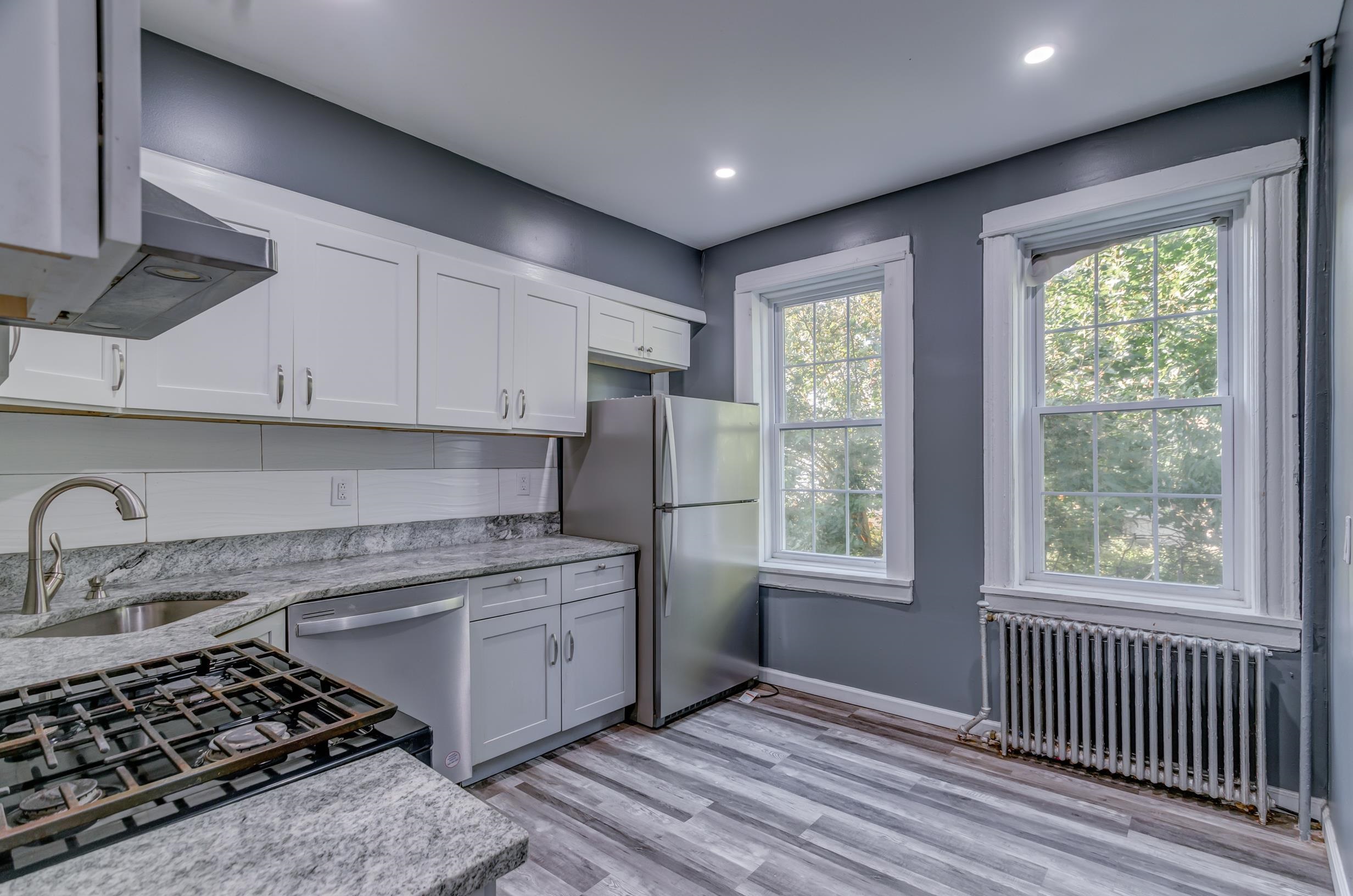 25 BARTHOLDI AVE - Photo 2