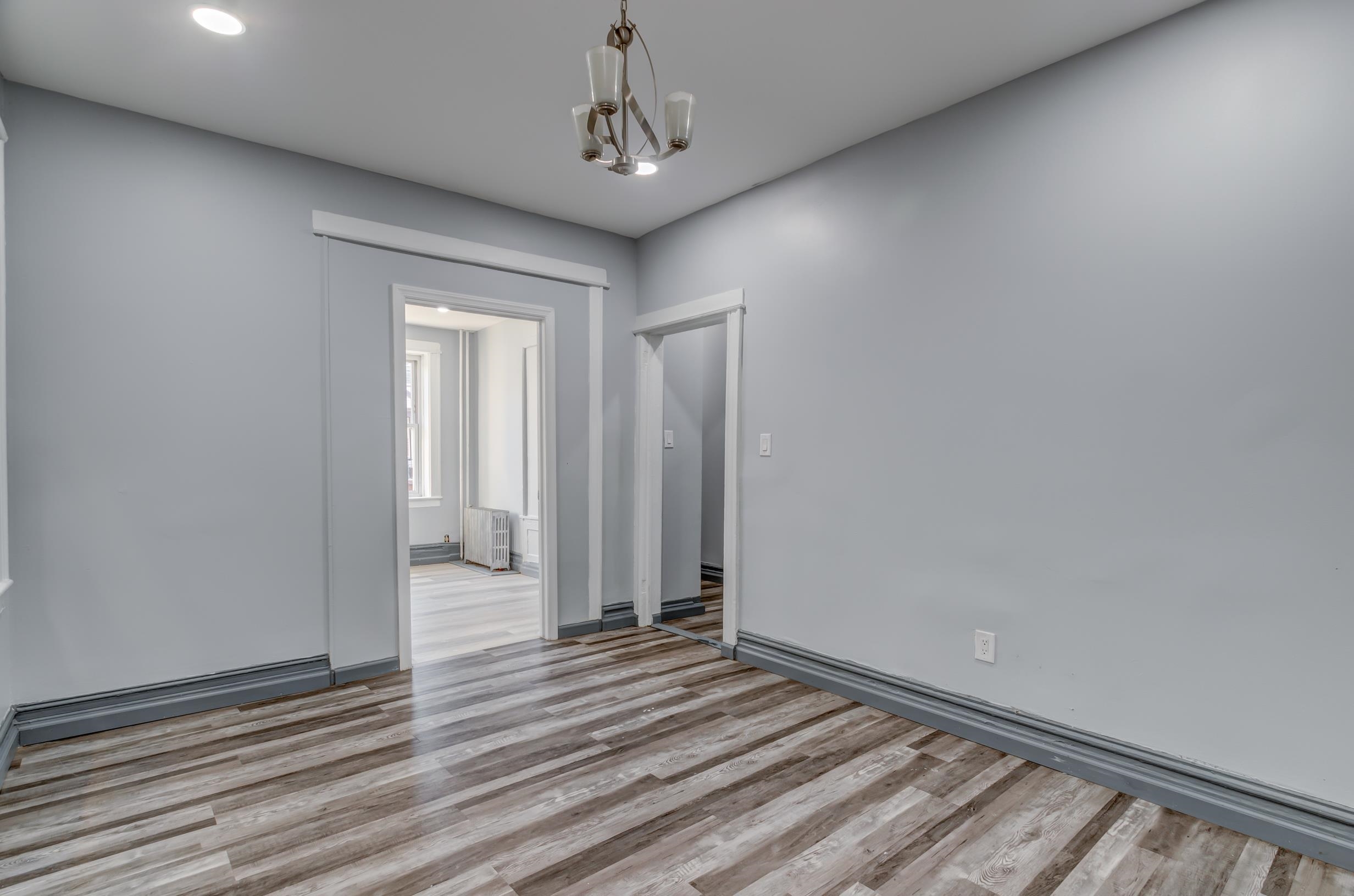 25 BARTHOLDI AVE - Photo 4