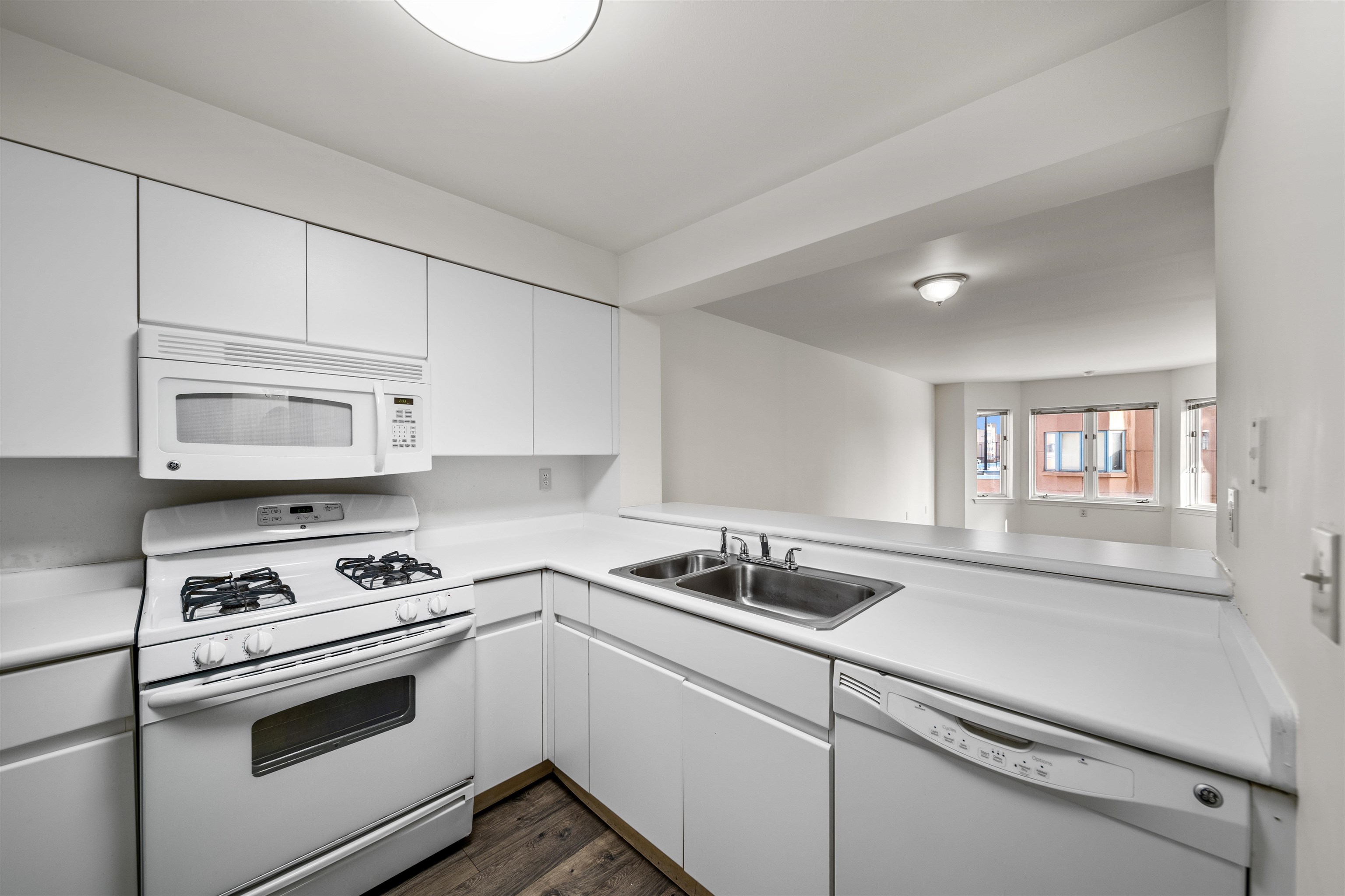 402 CHASE CT - Photo 3