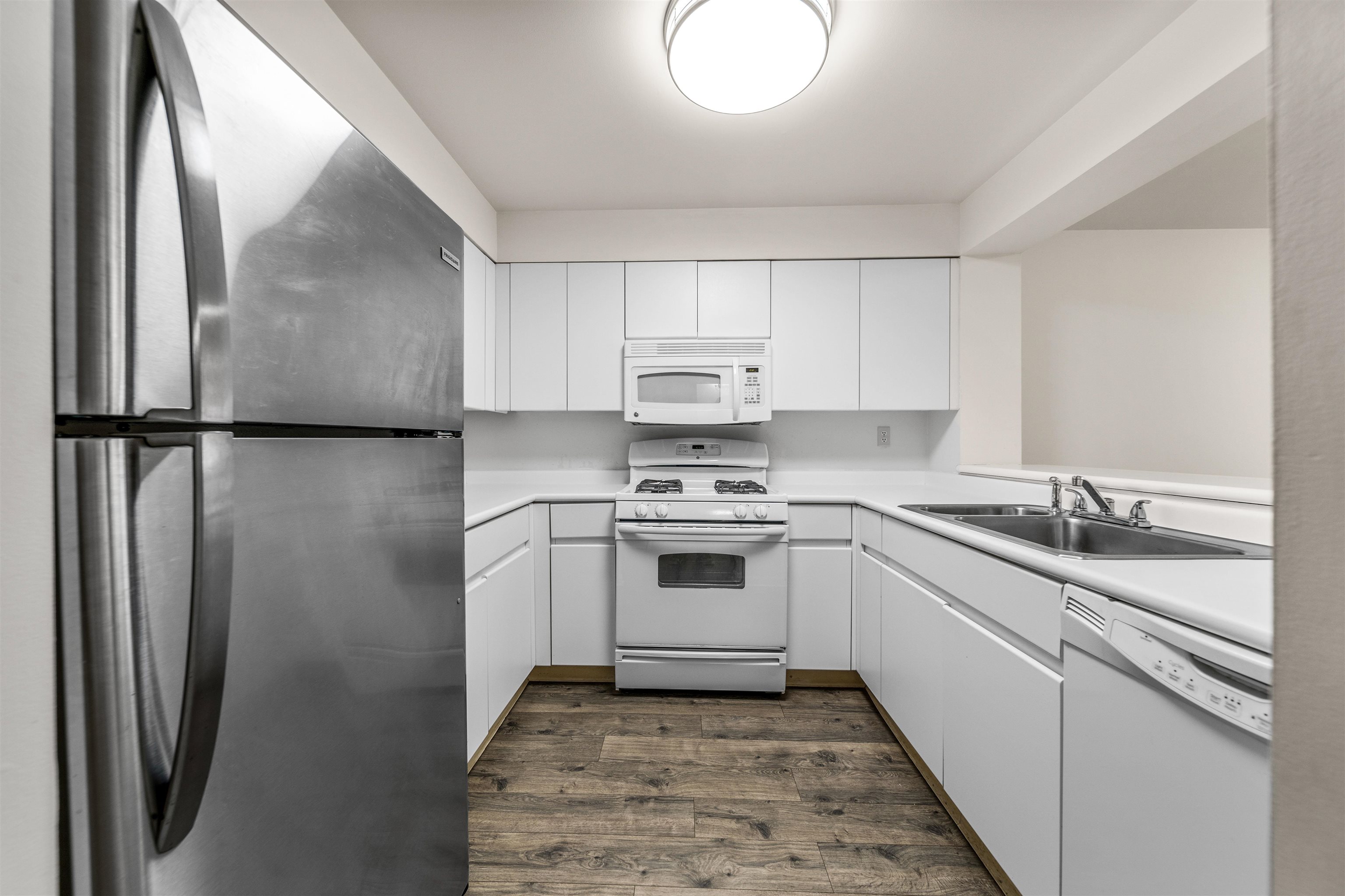 402 CHASE CT - Photo 4