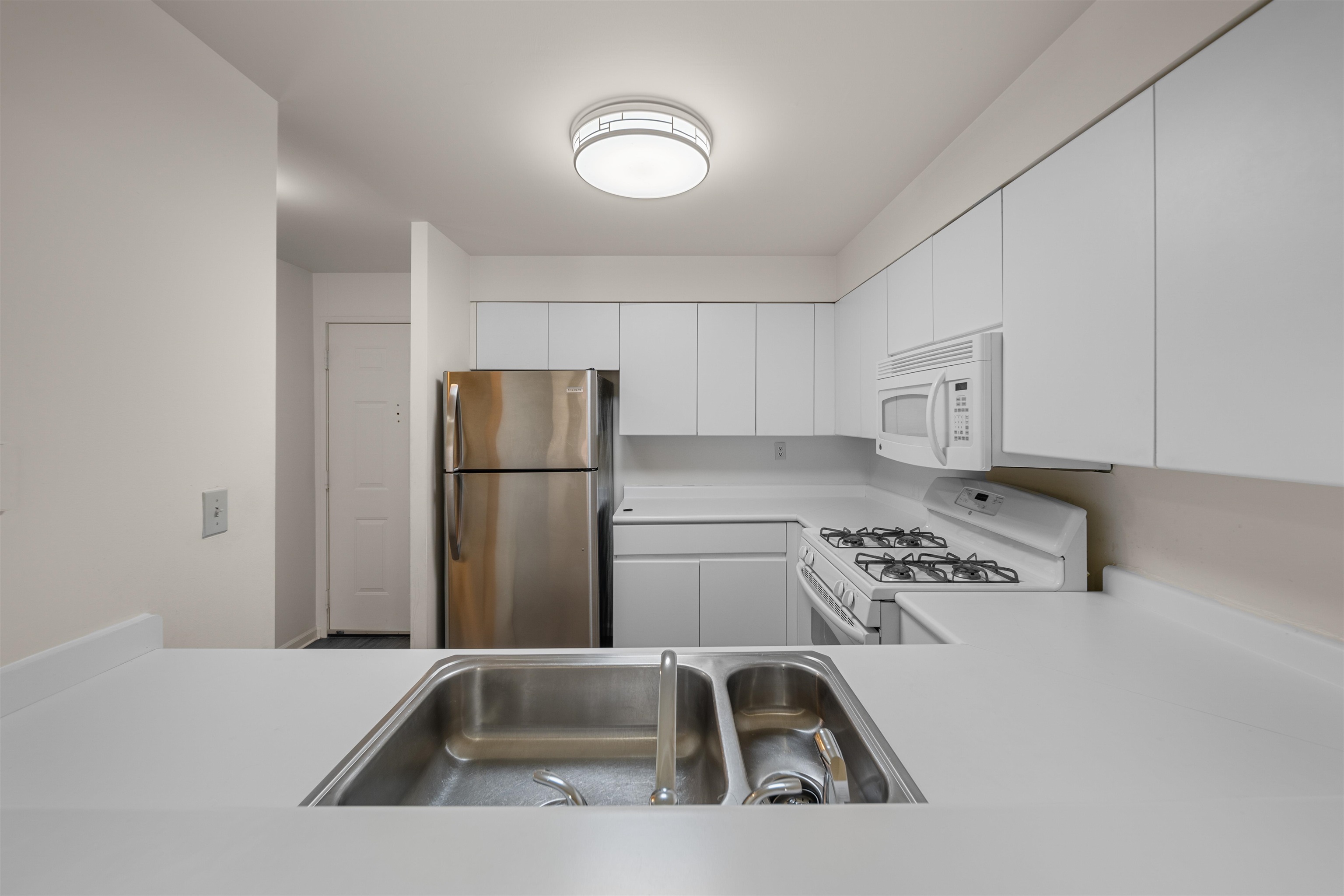 402 CHASE CT - Photo 5