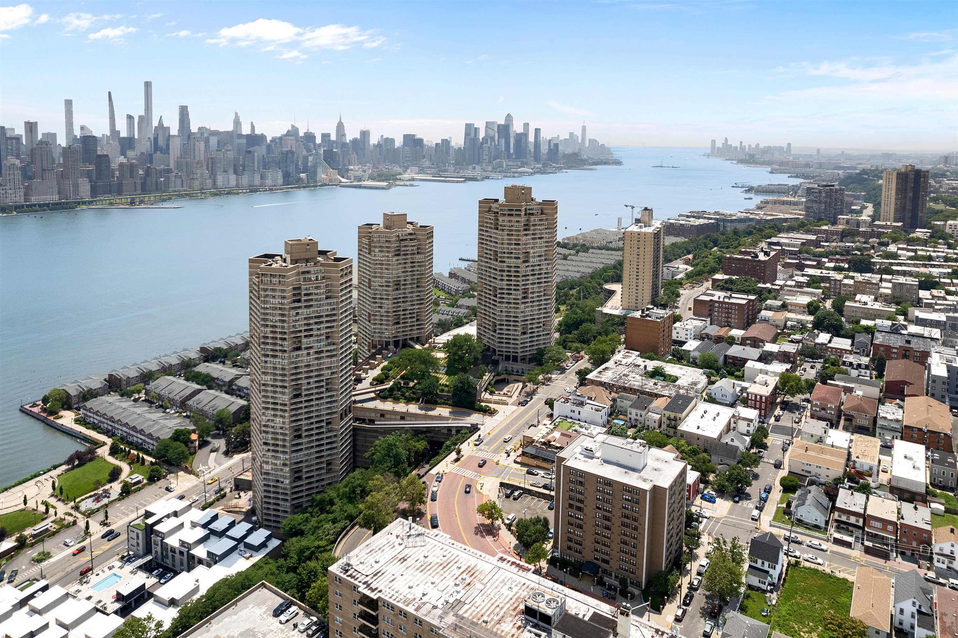 7000 KENNEDY BLVD - Photo 1