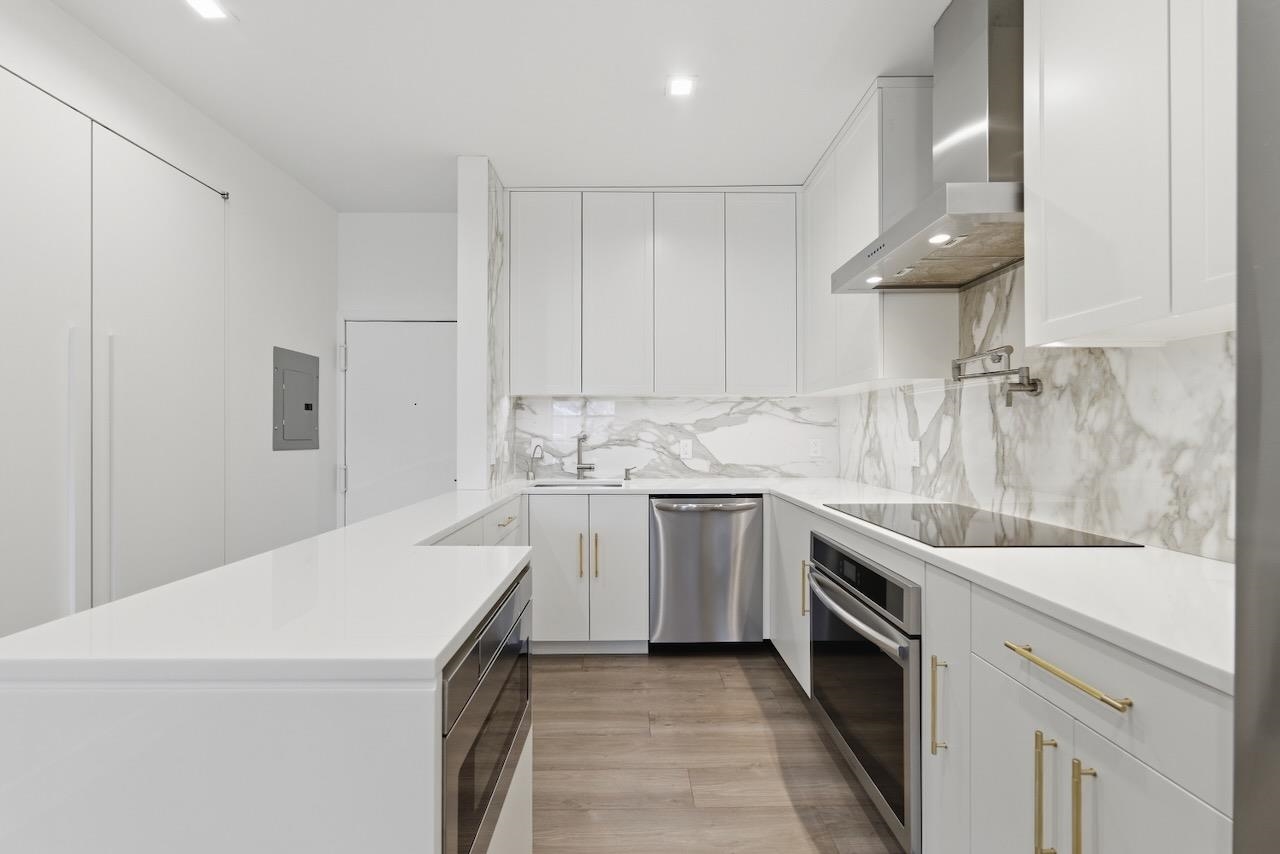 43-49 VAN WAGENEN AVE - Photo 2