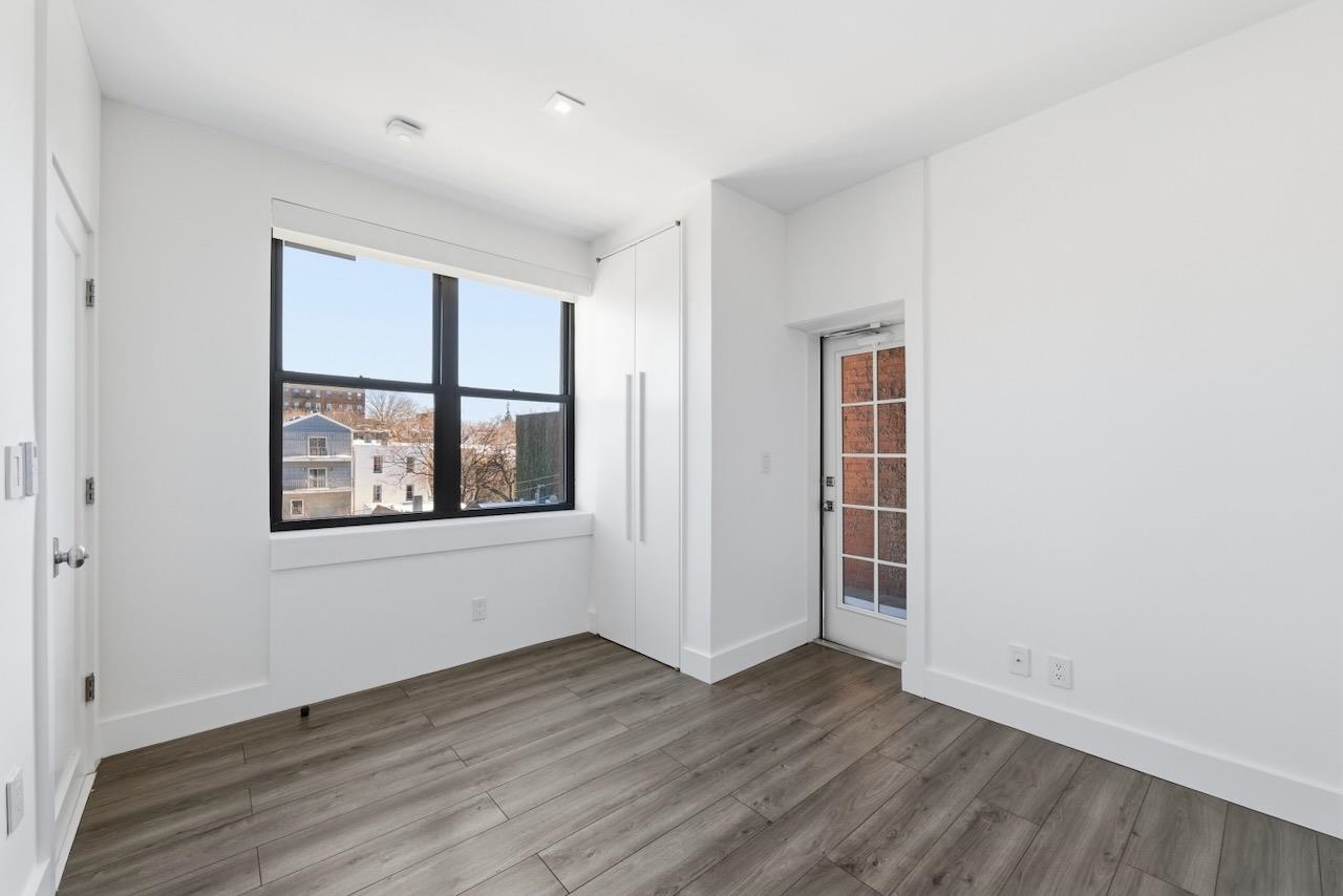 43-49 VAN WAGENEN AVE #4A