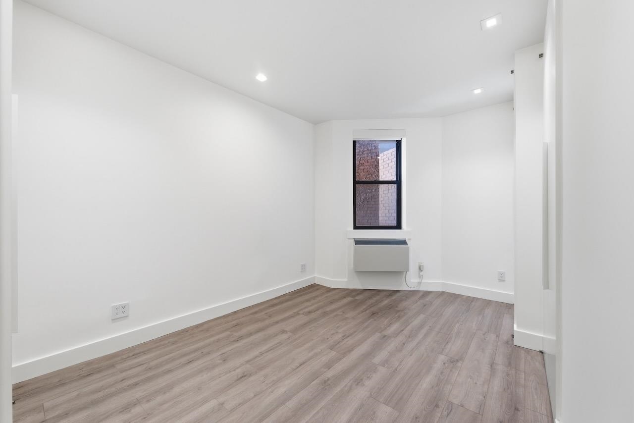 43-49 VAN WAGENEN AVE #4A