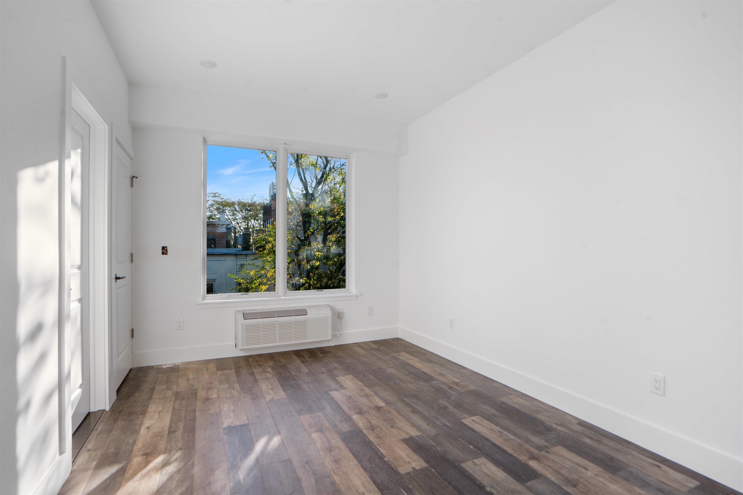 521 10TH ST - Photo 4