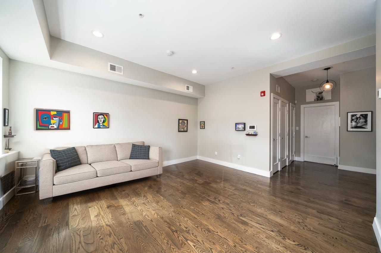 126 DELAWARE AVE - Photo 4