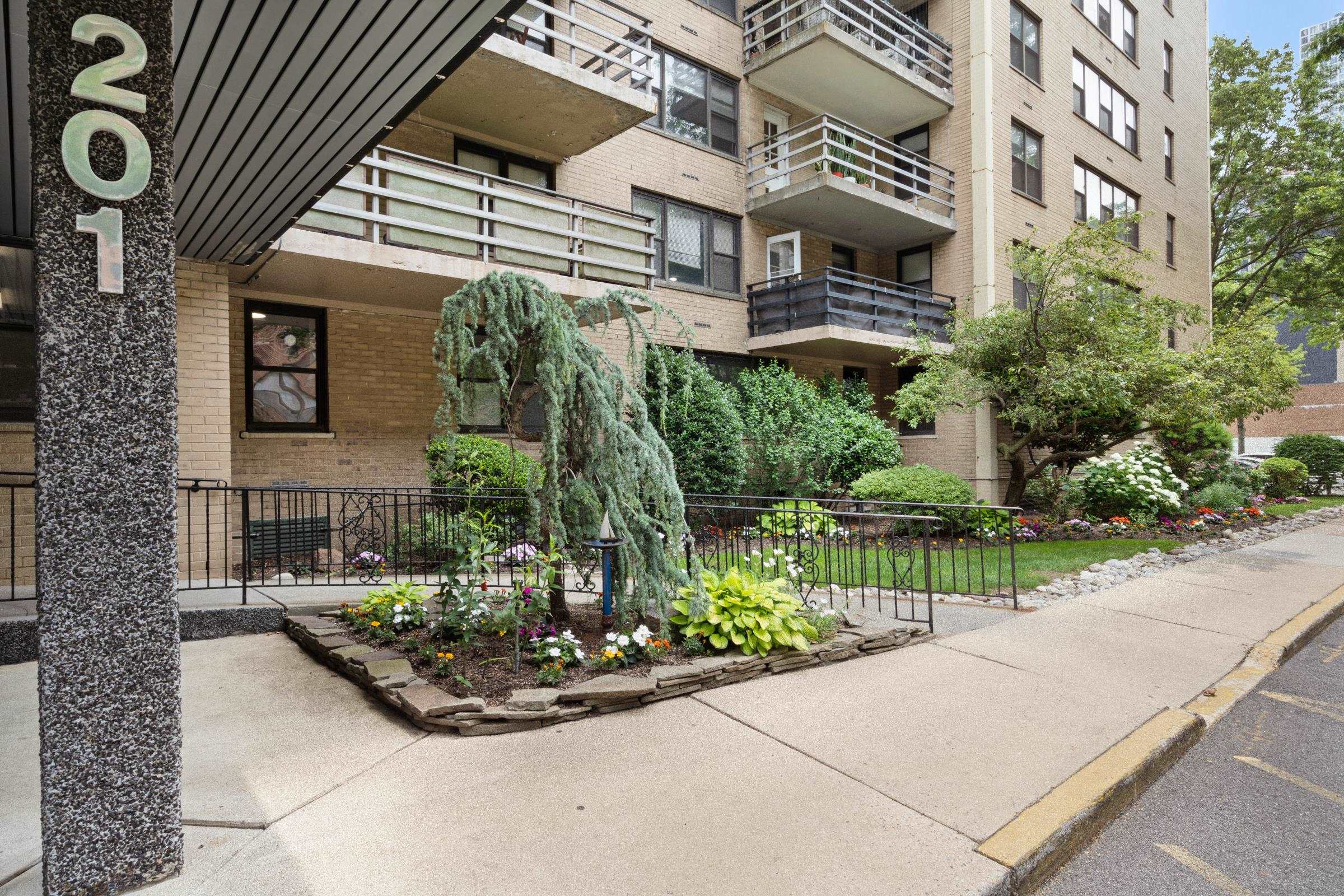 201 ST PAULS AVE - Photo 1