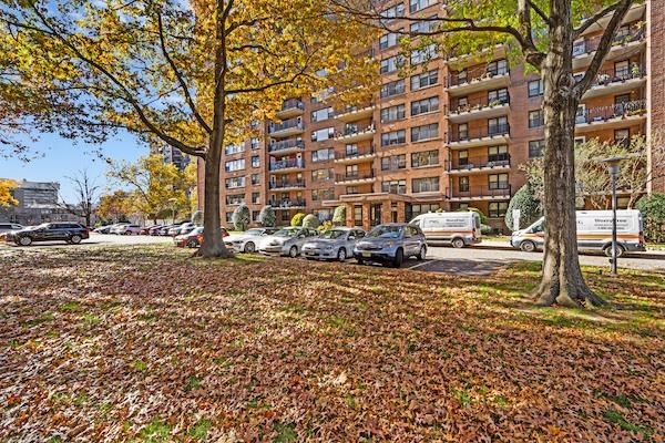 201 ST PAULS AVE #1C