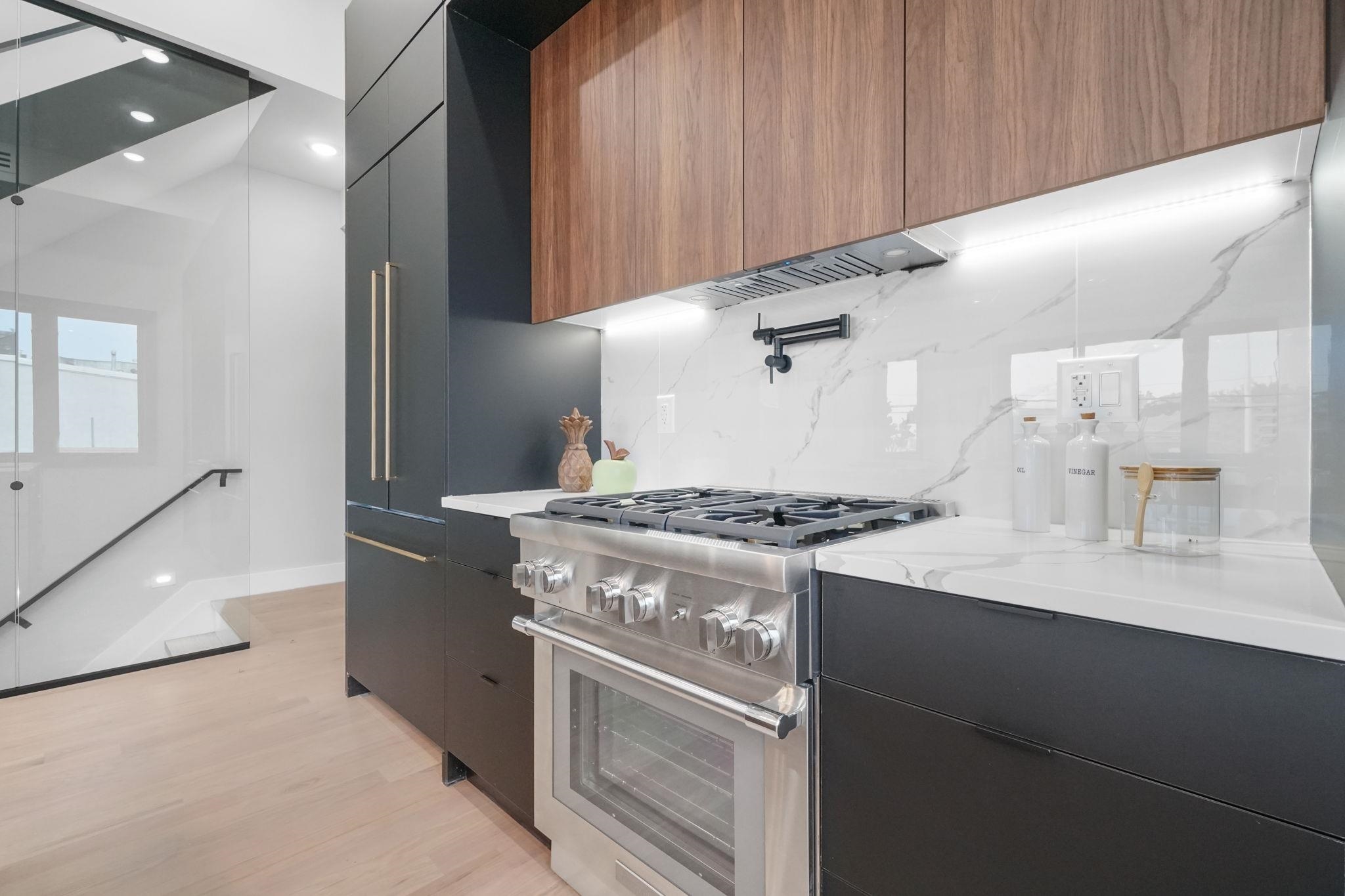 15 ZABRISKIE ST - Photo 4